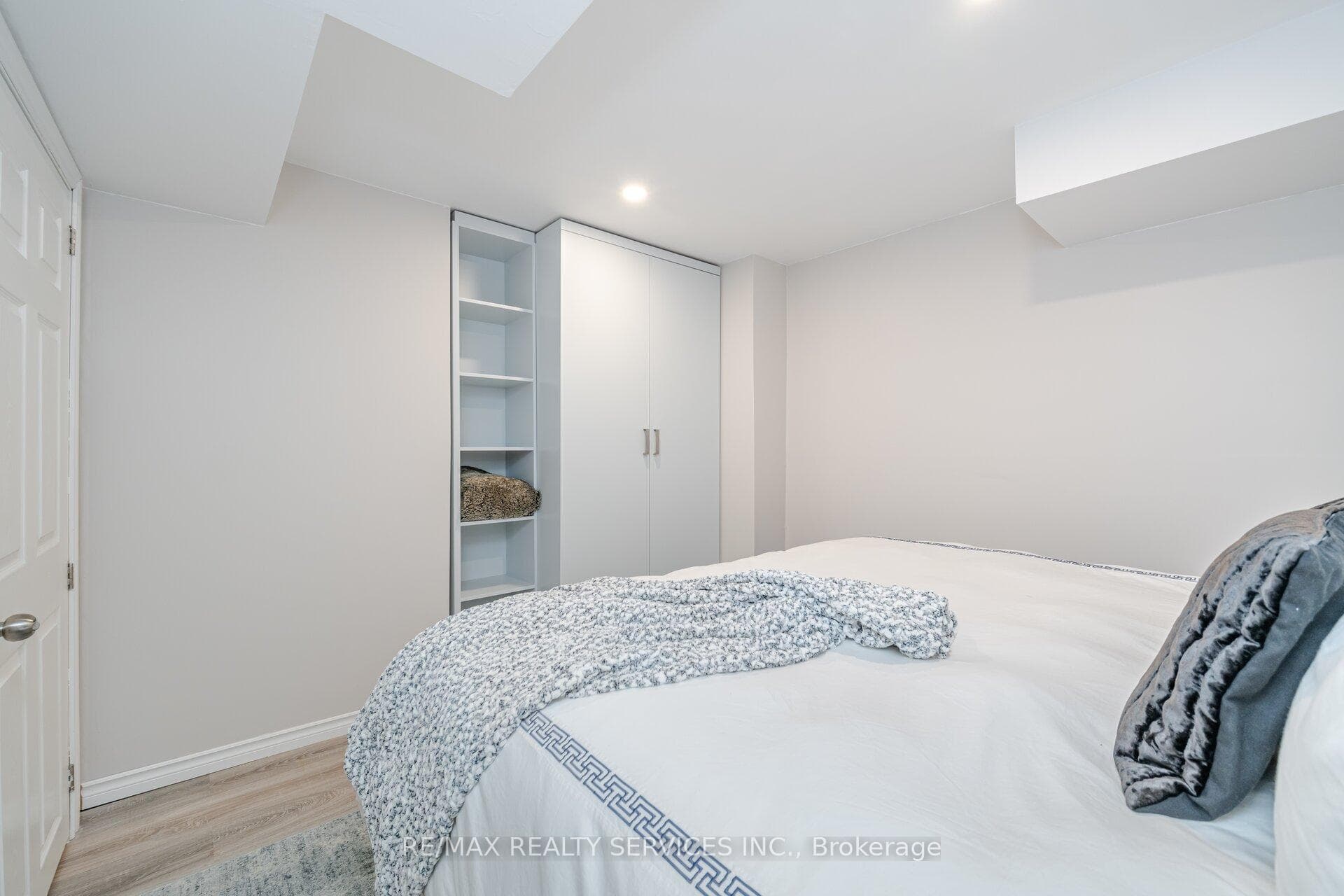 160 Morningside Drive photo 35