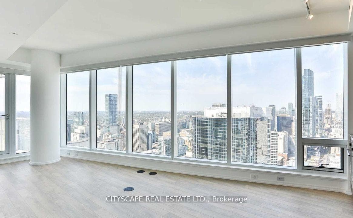 197 Yonge Street Unit 4012 photo 2