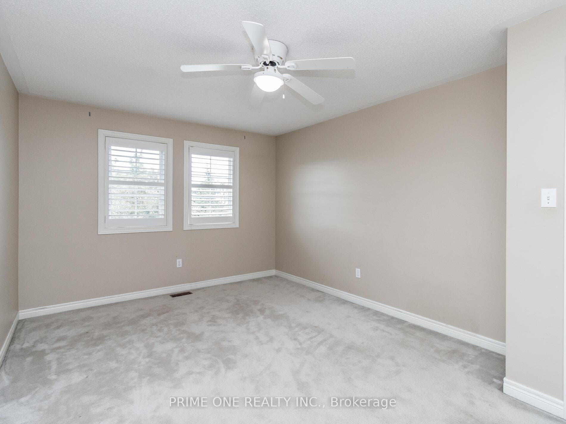 5462 Quartermain Crescent photo 28