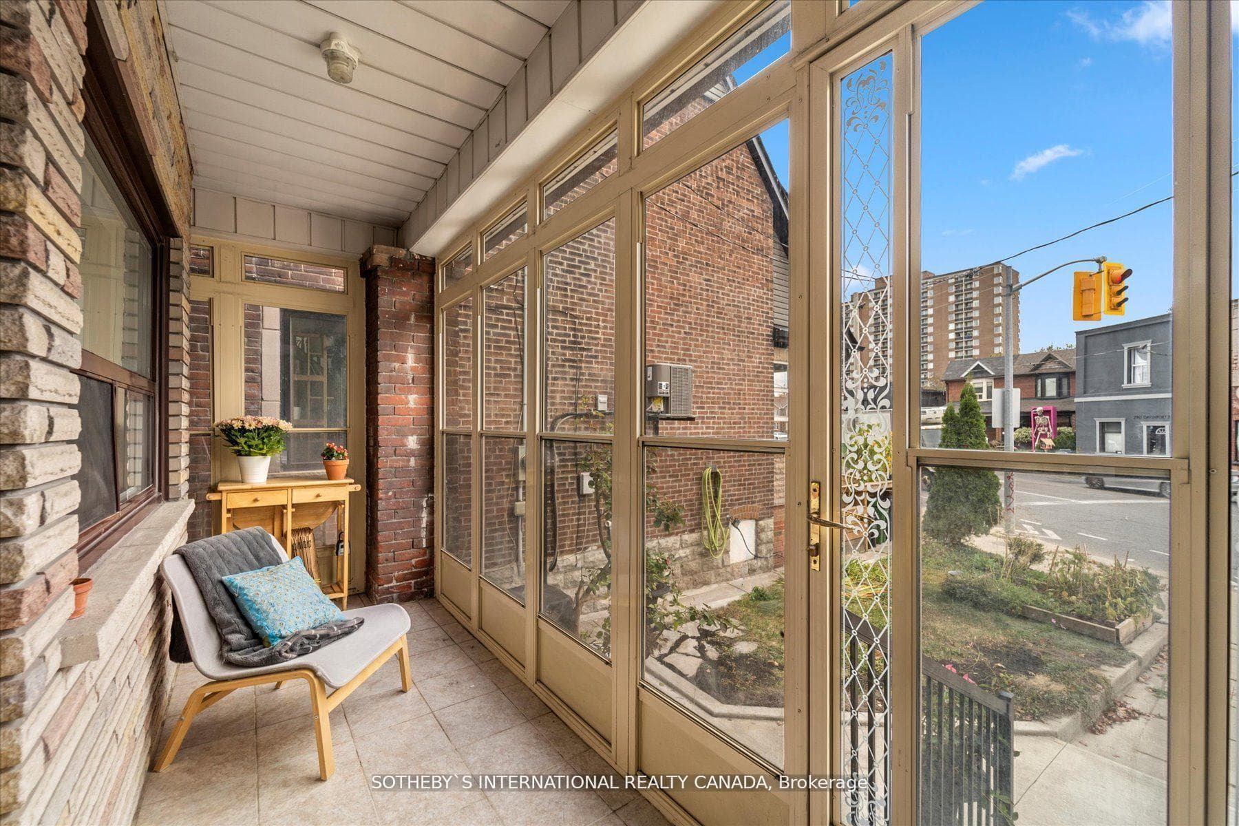 2032 Davenport Road photo 9