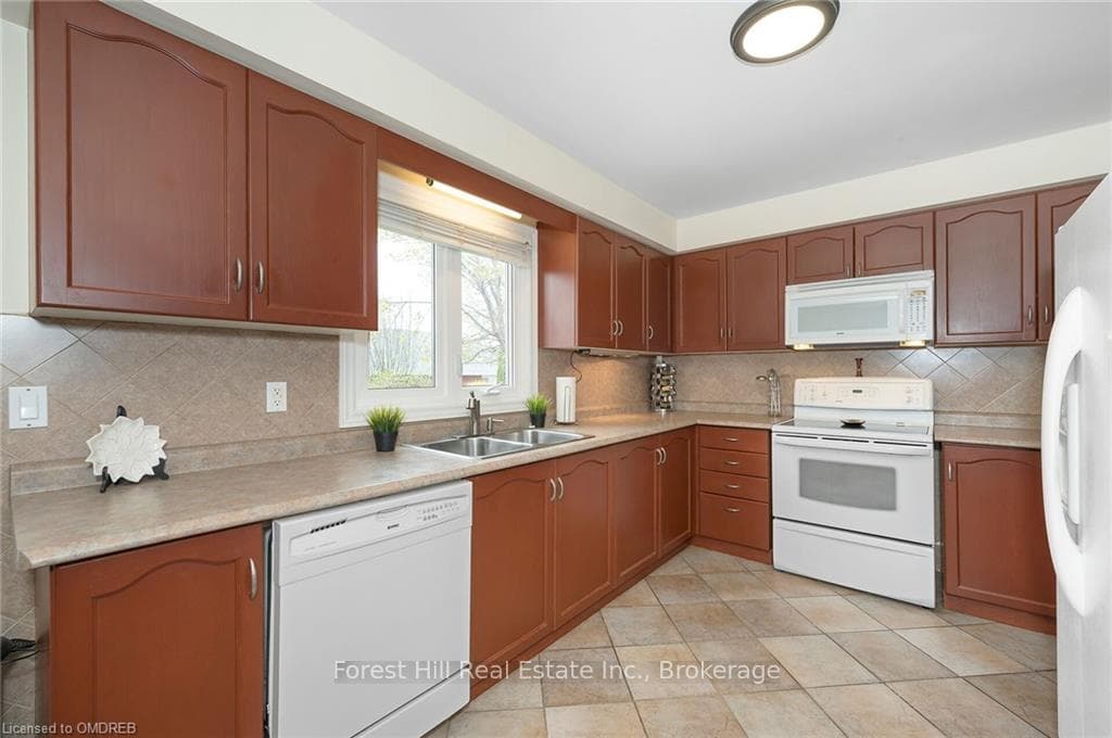 65 SPRINGFIELD Boulevard photo 5