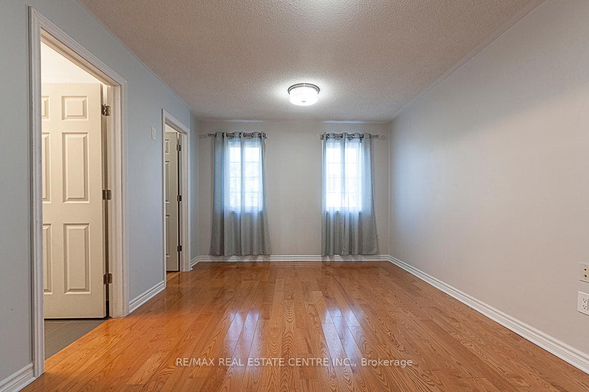 55 Dills Crescent photo 13