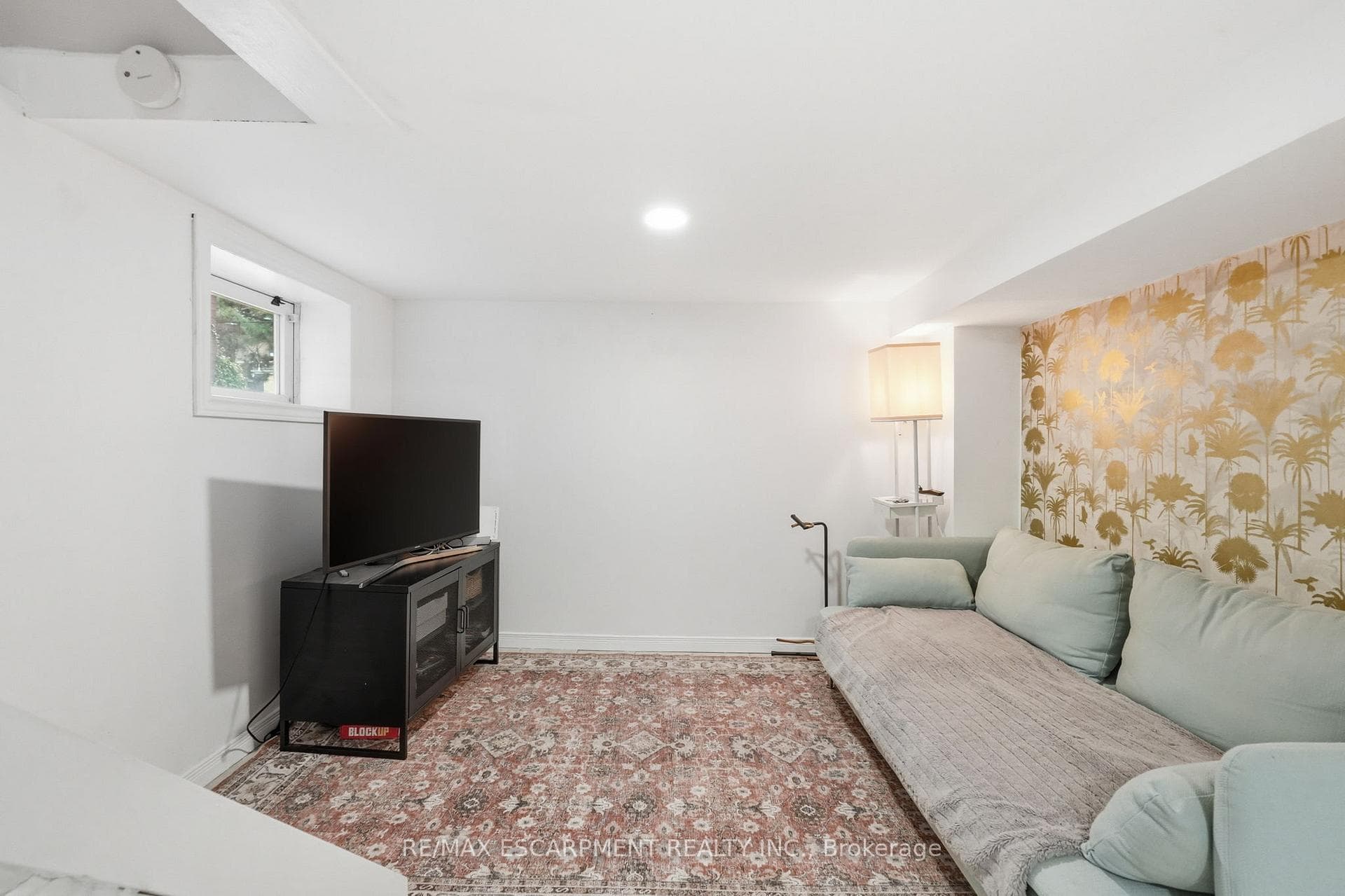 1 Rutherford Avenue photo 32