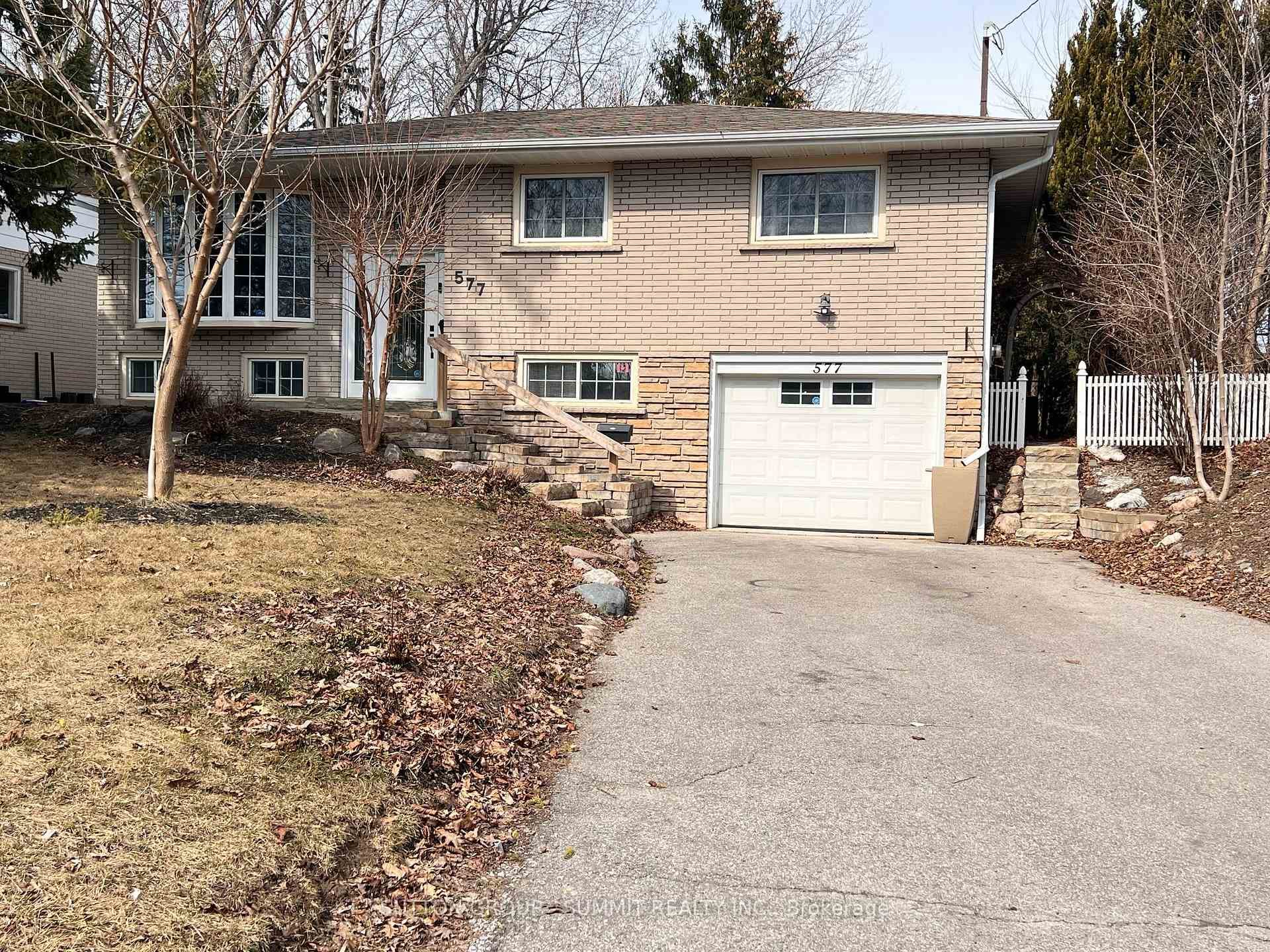 577 Oshawa Boulevard photo 1