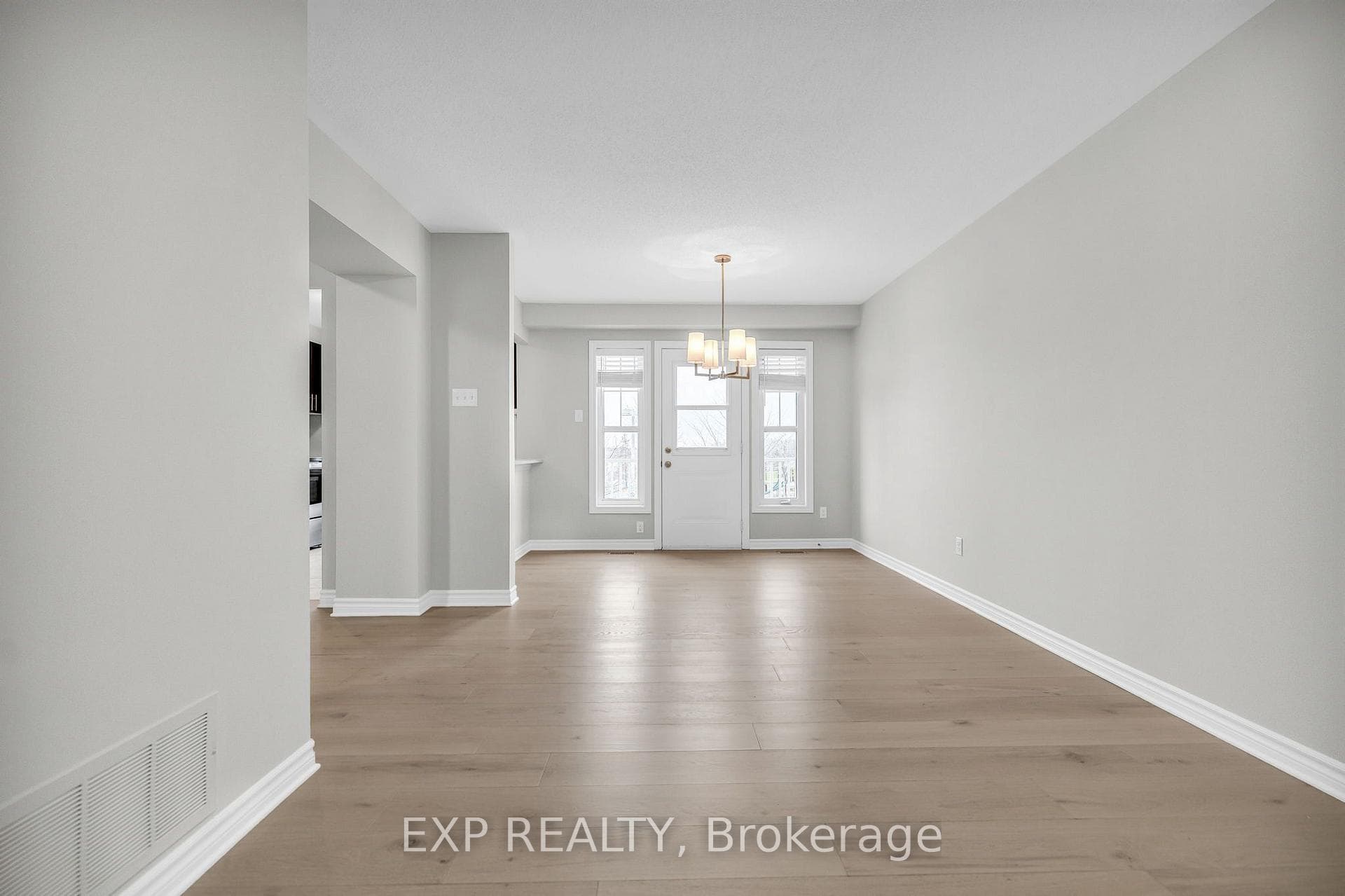 158 Sunshine Crescent photo 8