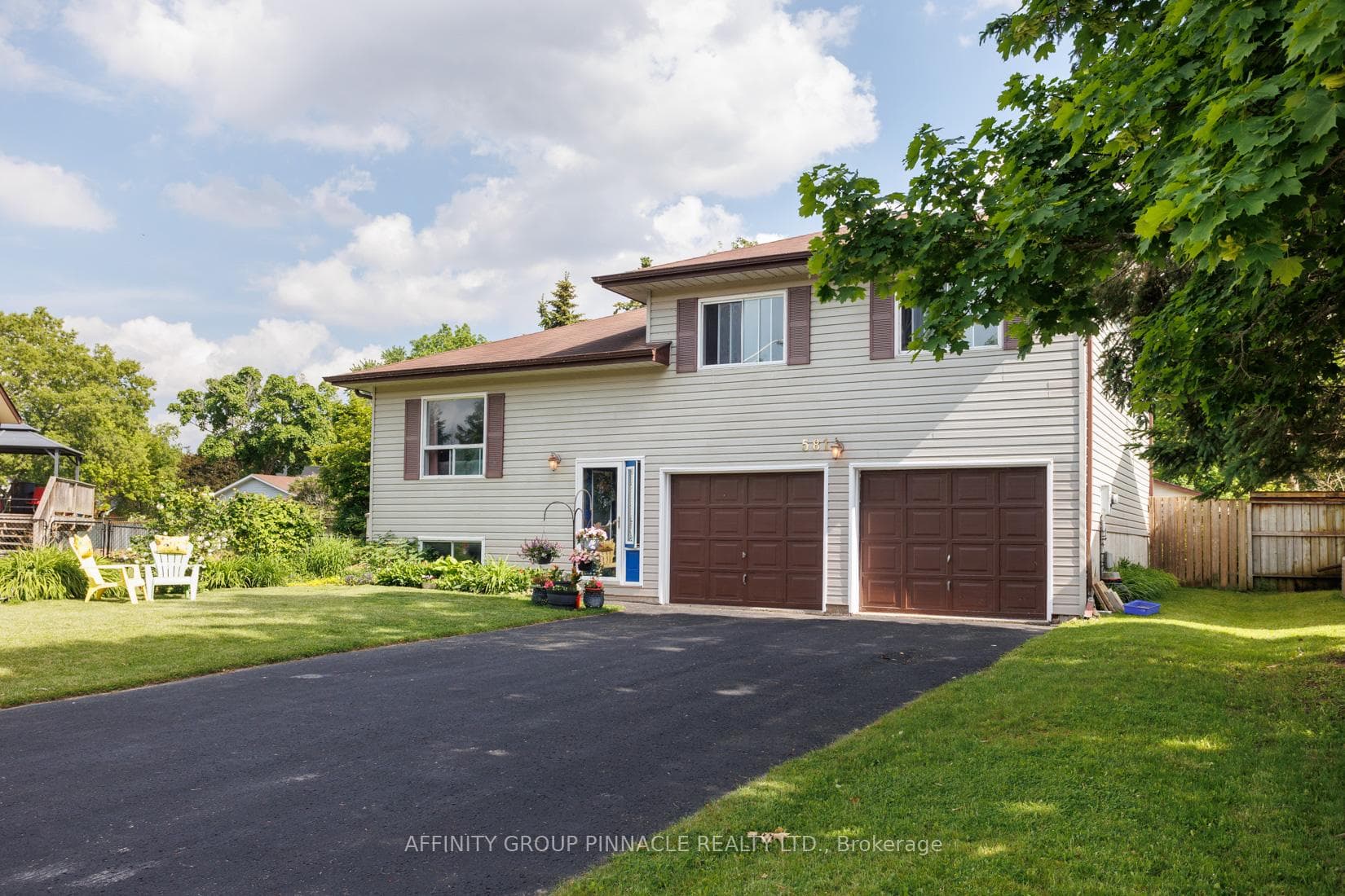 581 Colyer Street photo 2