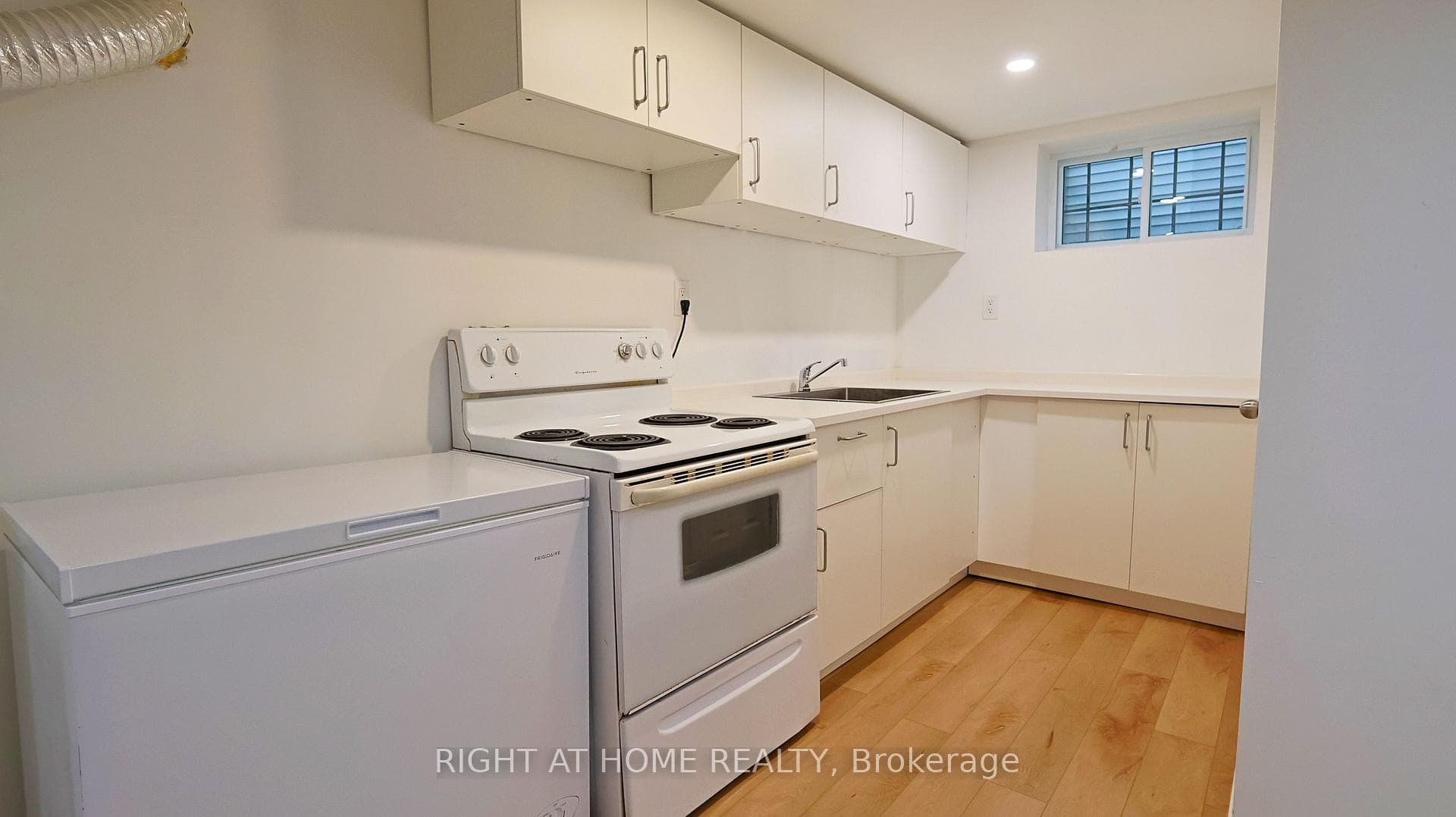 82 Normanhurst Avenue photo 34