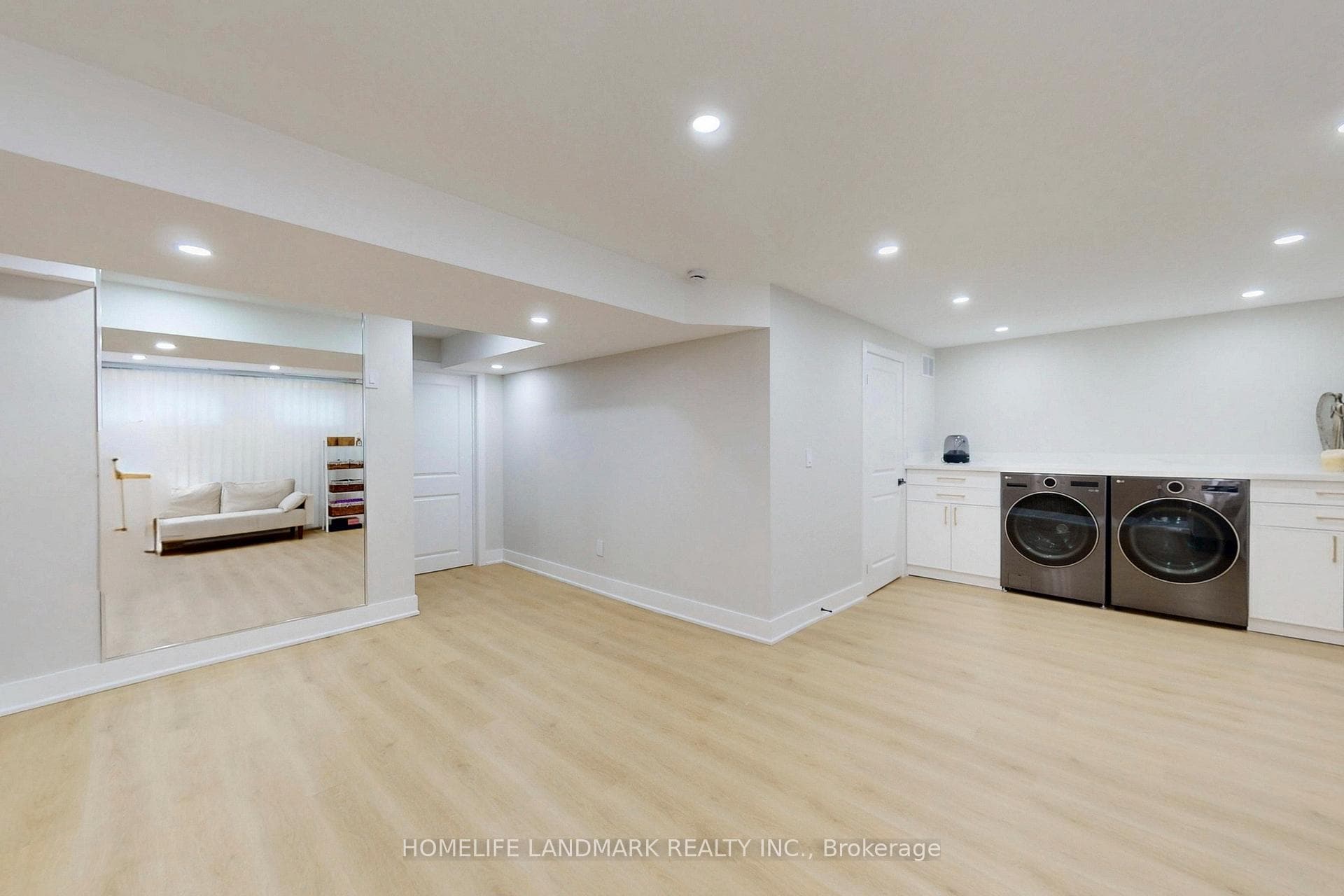 7 Hutt Crescent photo 32