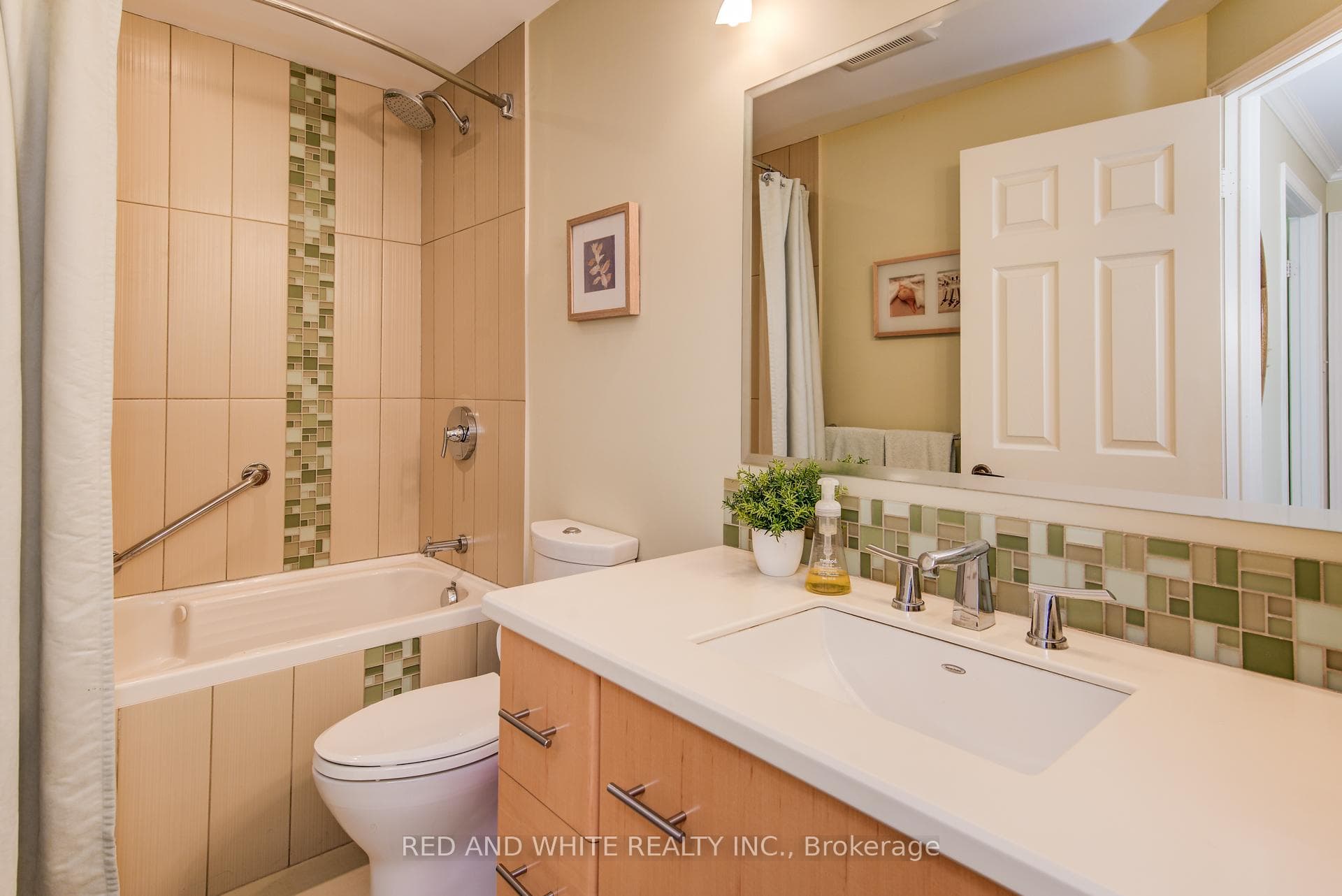 414 Craigleith Drive Unit 1 photo 22