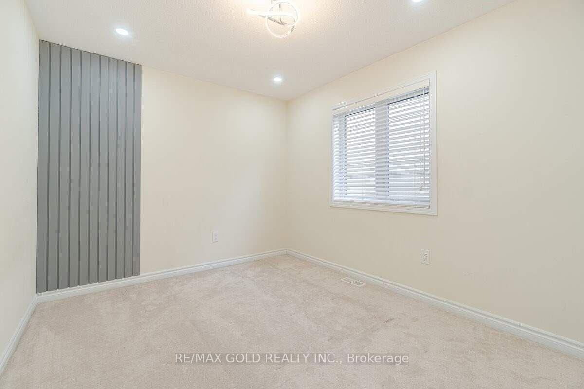 31 Troyer Street photo 15