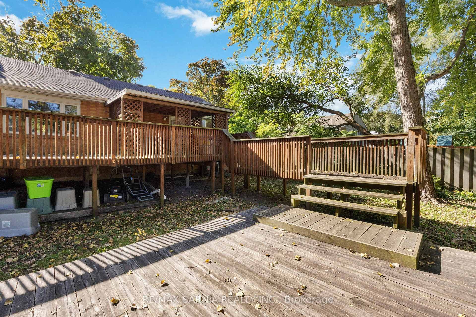 860 Charlesworth Drive photo 36