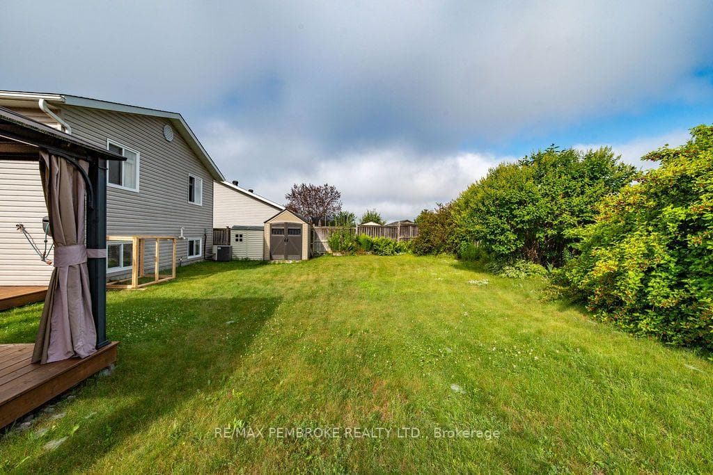 2038 Sandstone Crescent photo 30