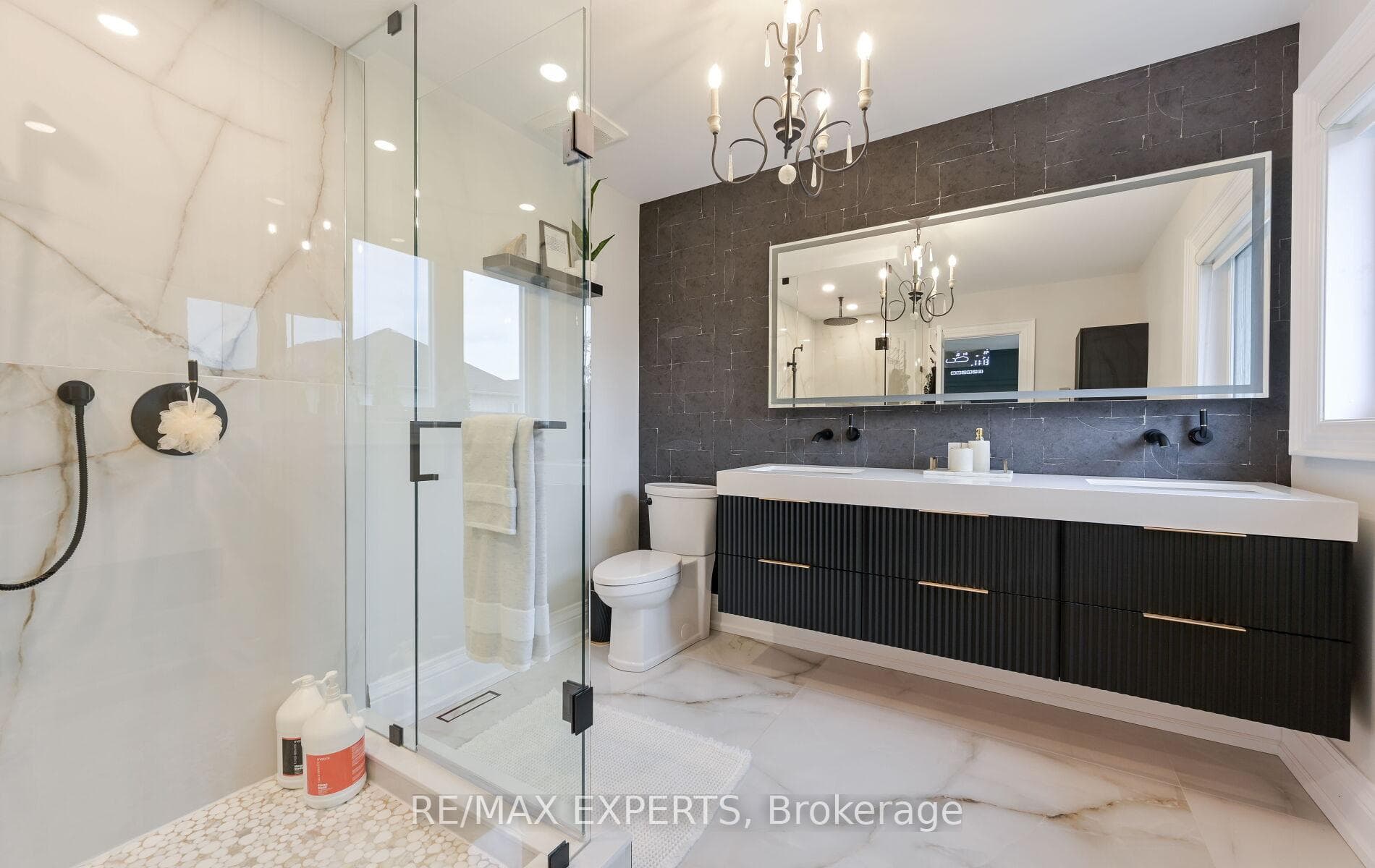 33 Emily Carr Crescent Unit Main photo 37