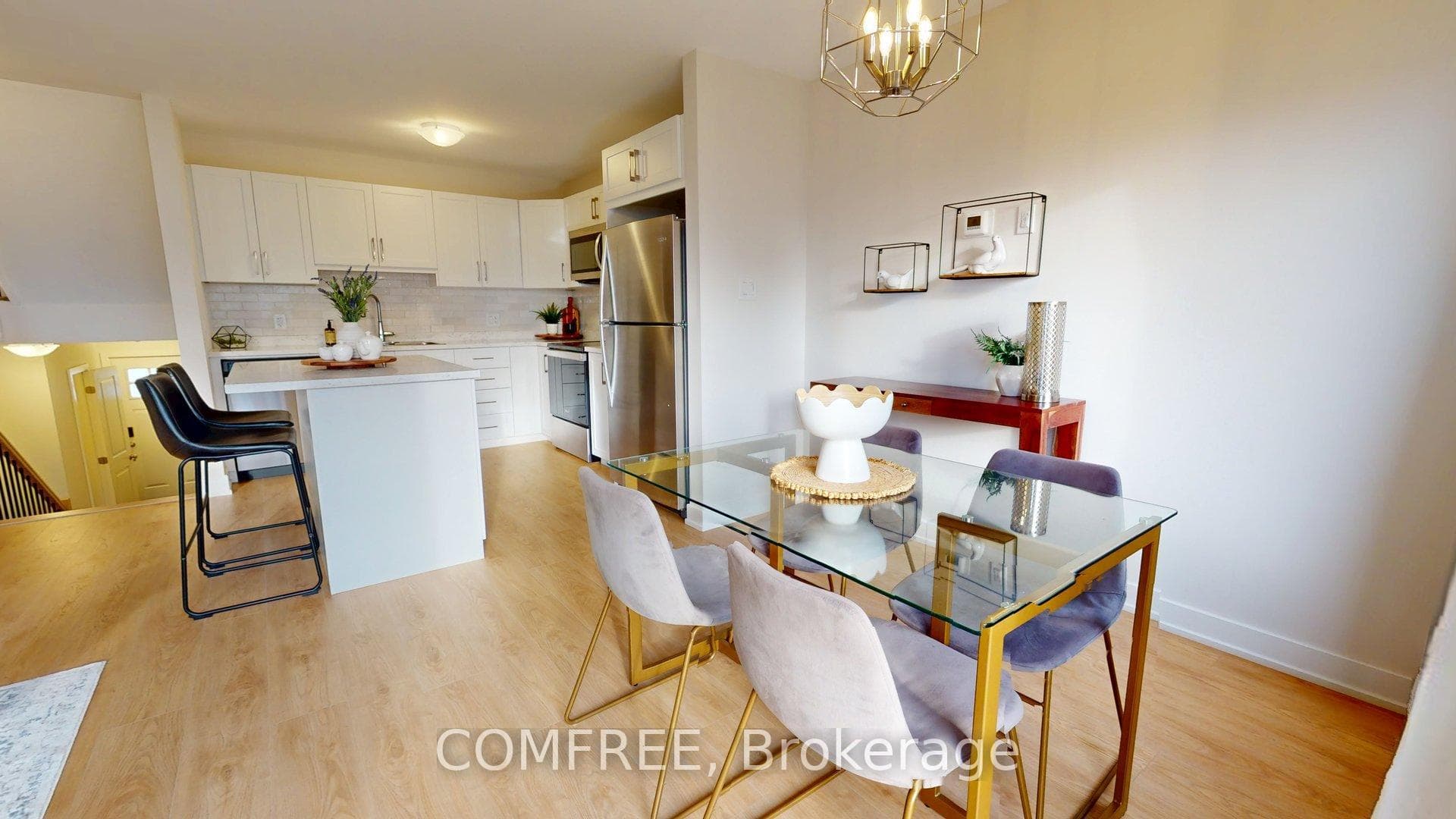 63 Whitcomb Crescent photo 3