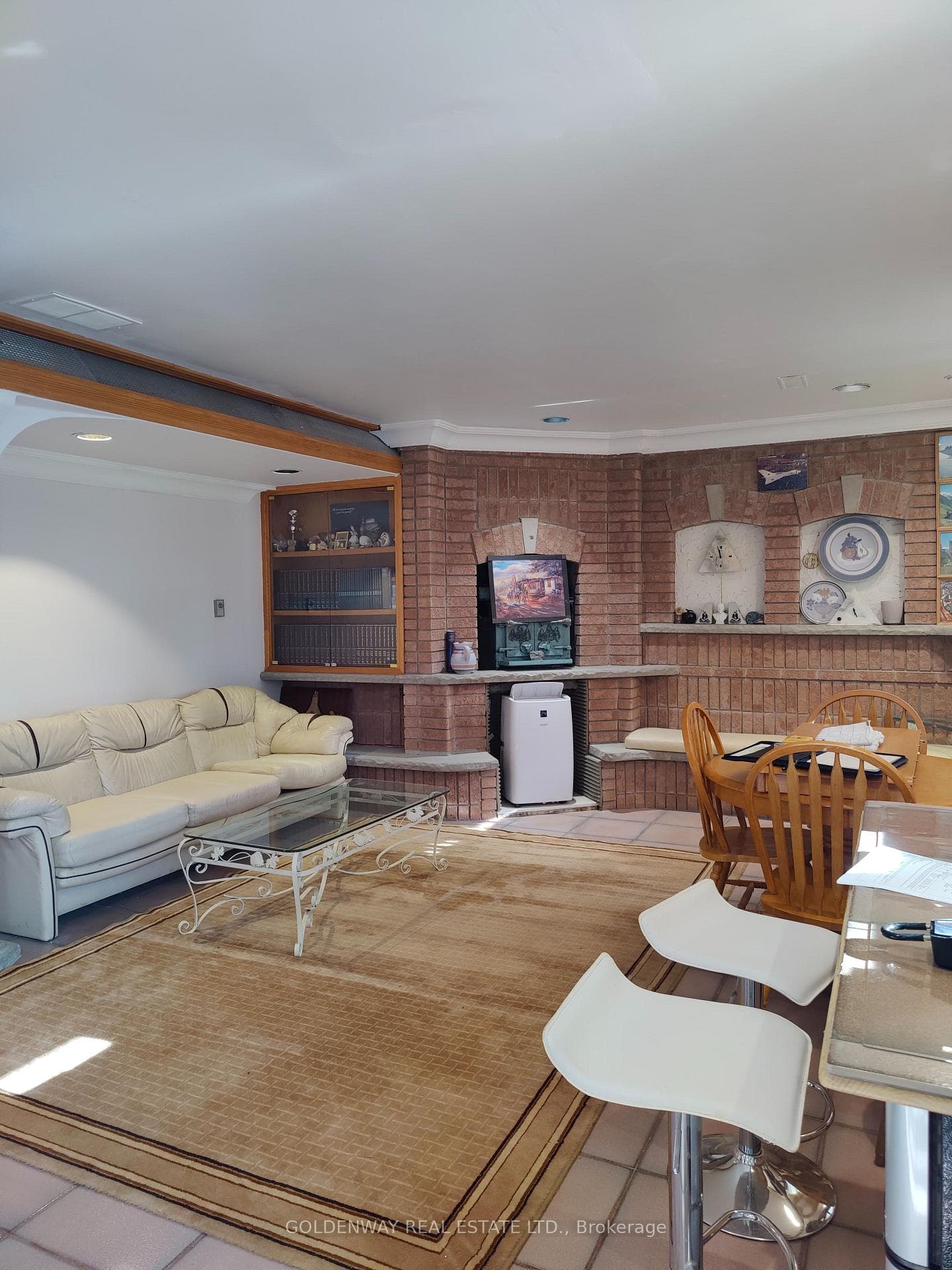 111 Mathewson Street photo 3