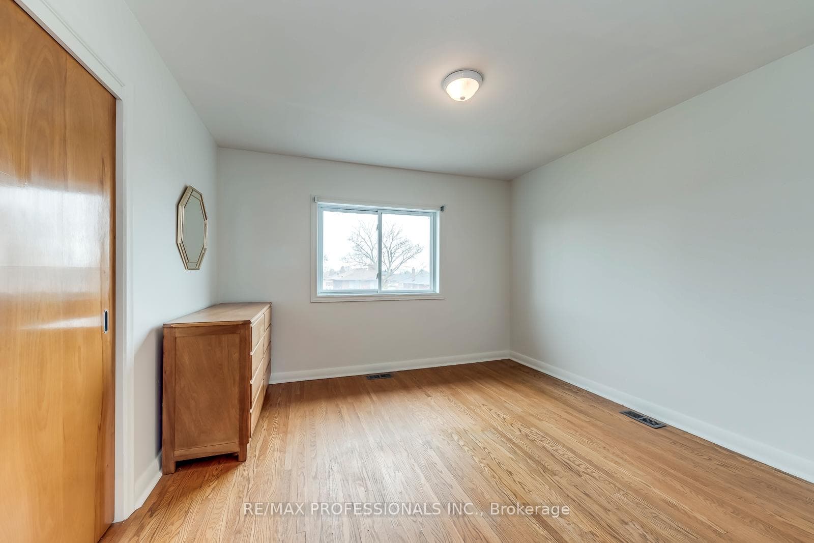 4022 Bloor Street photo 27