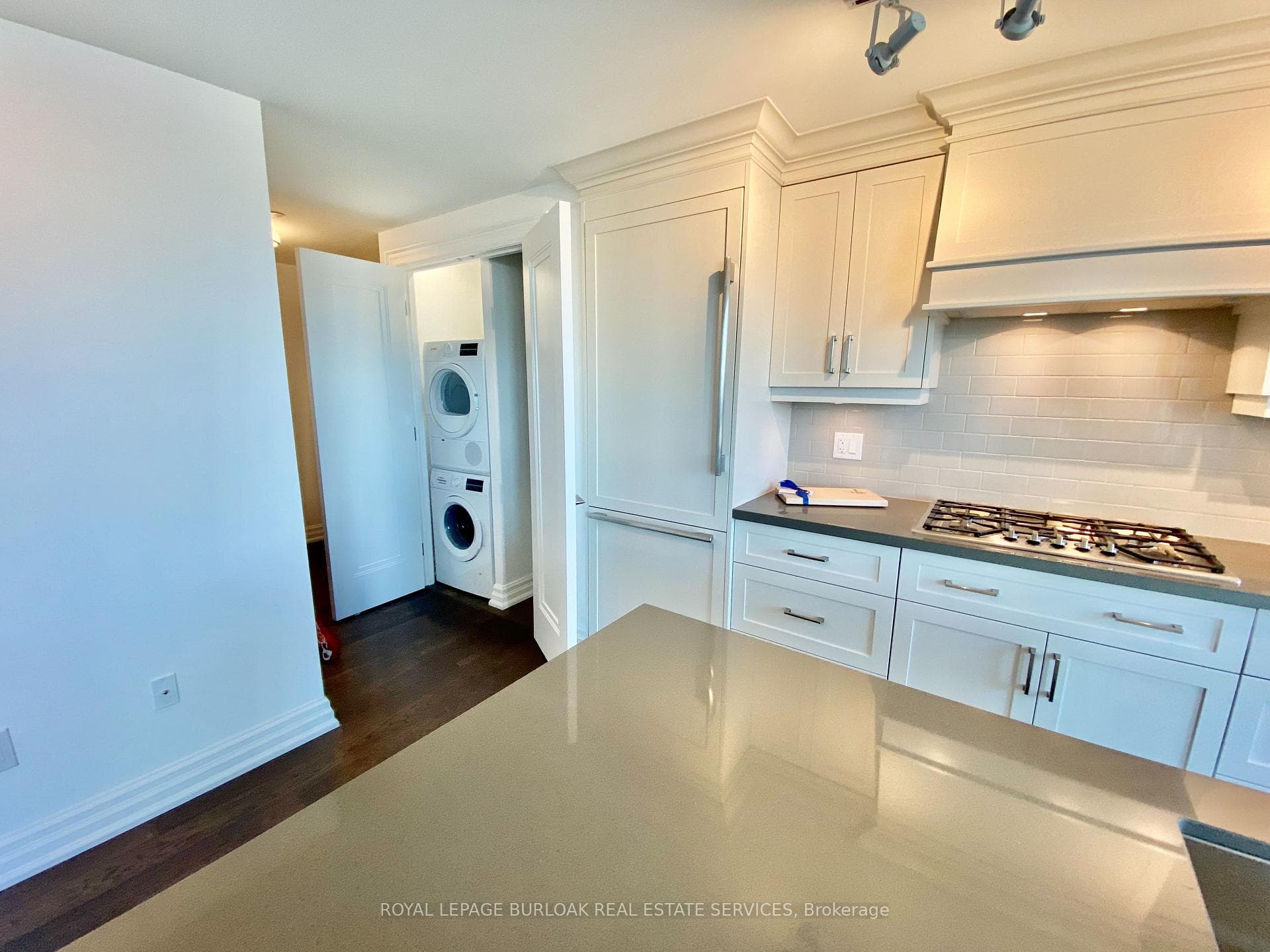 2060 Lakeshore Road Unit 305 photo 16
