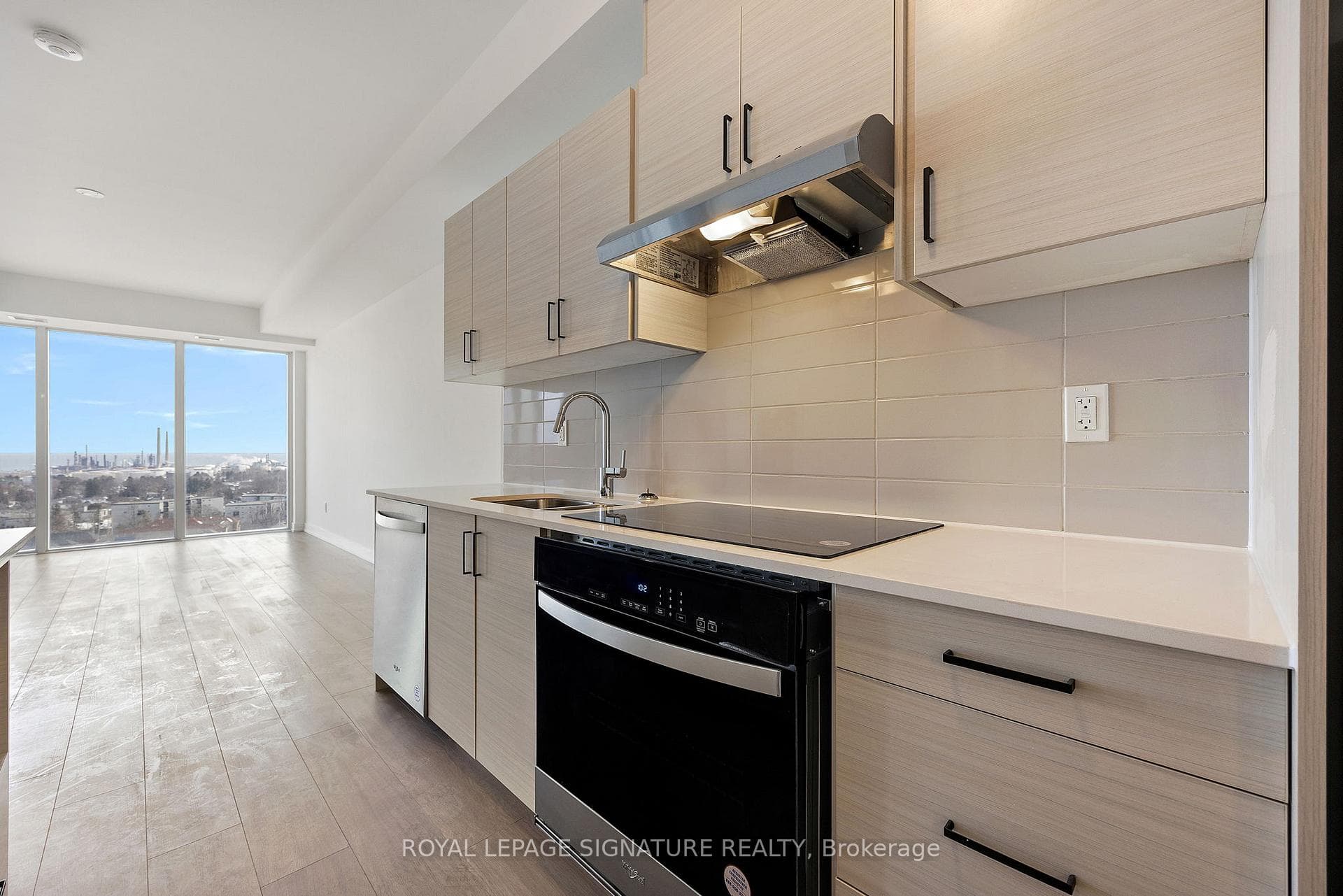 1035 Southdown Road Unit 1607 photo 7