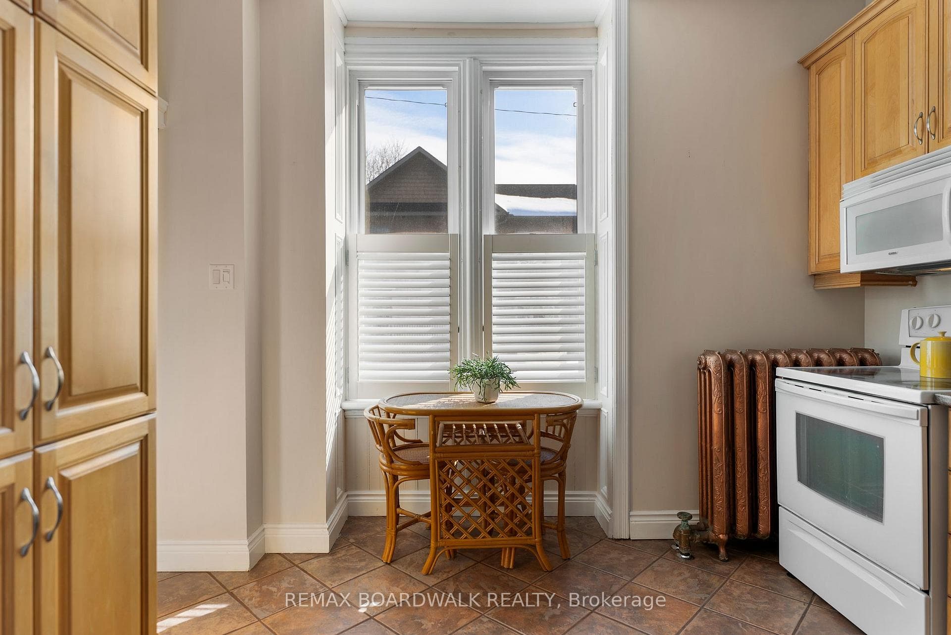 Breakfast nook for meals on the run