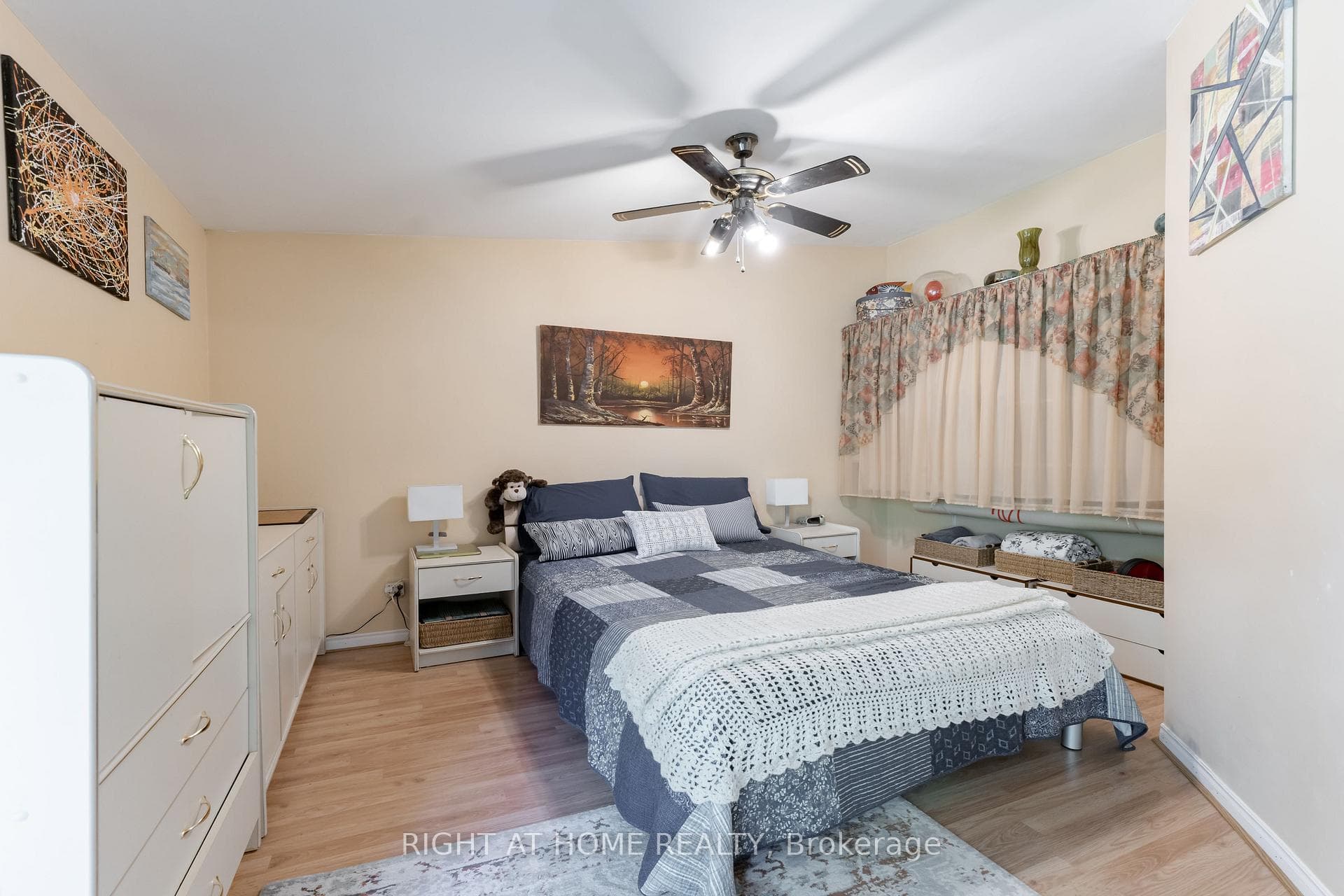 30 Allister Avenue photo 18