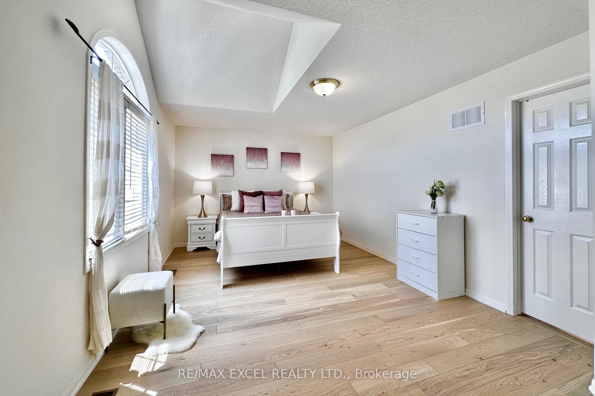 102 Castlemore Avenue photo 33