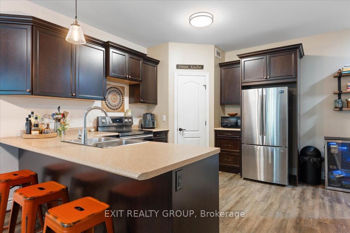 35 Ledgerock Court photo 9