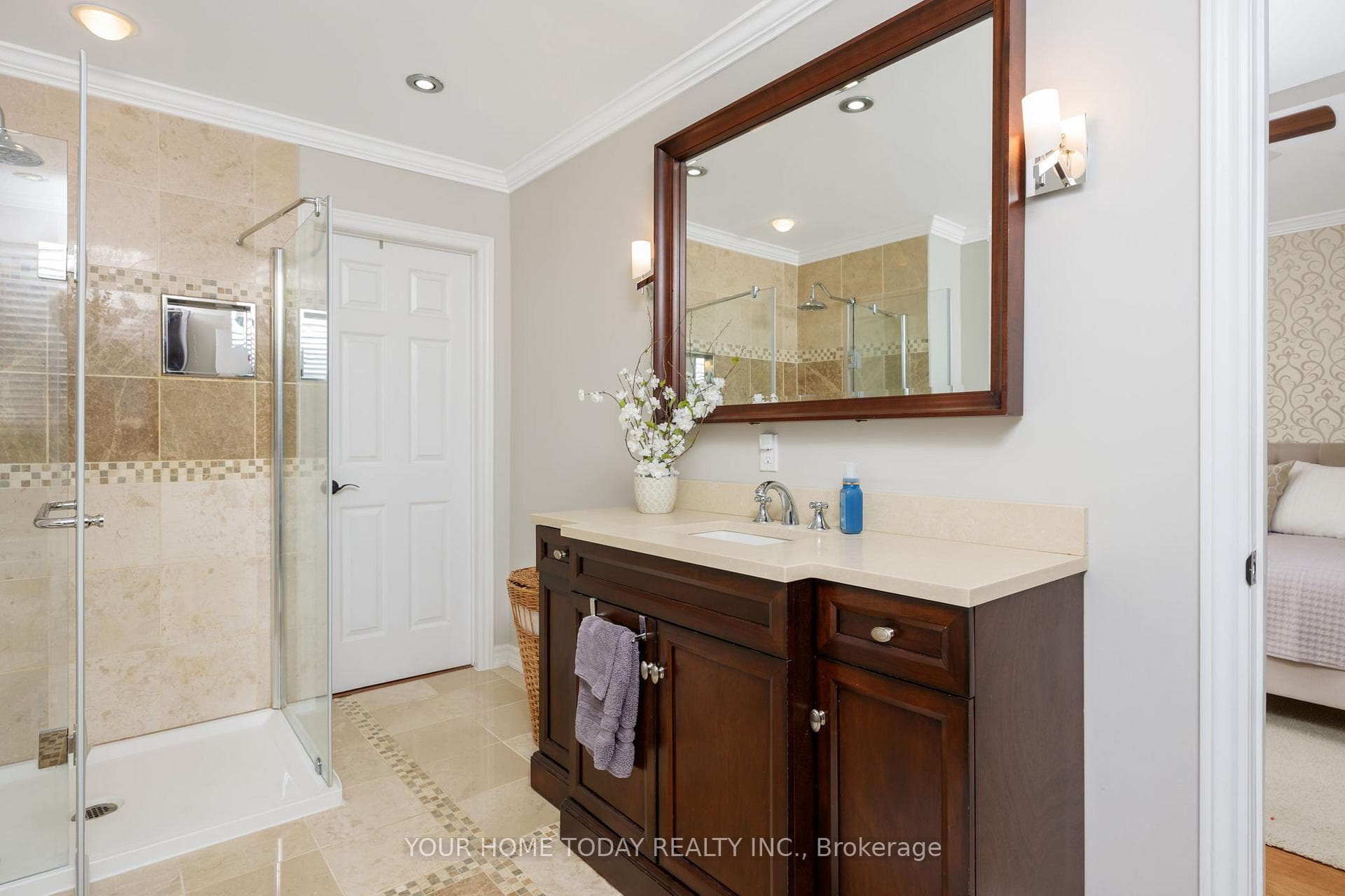 12 Russell Street photo 21