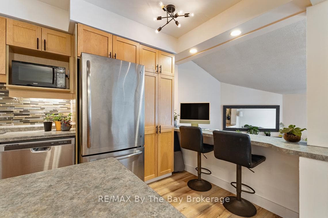 599 Tenth Street photo 10