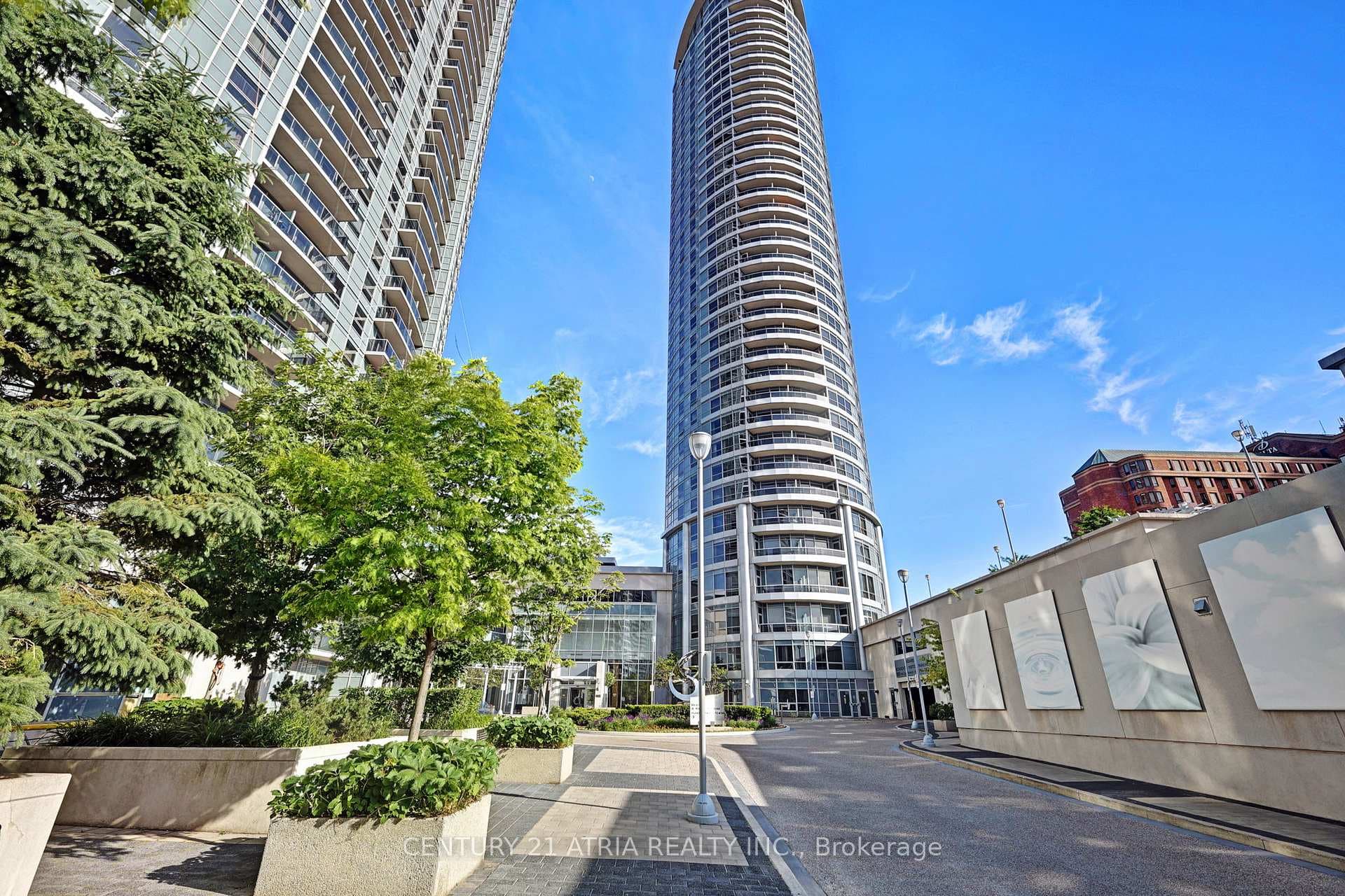 125 Village Green Square Unit 602 photo 1