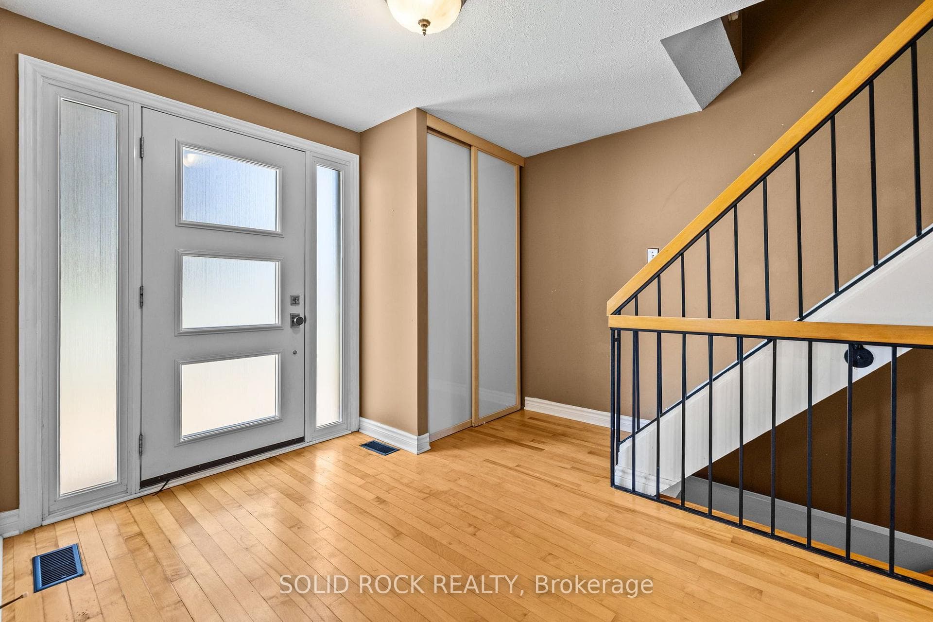 1631 Charbonneau Street photo 5