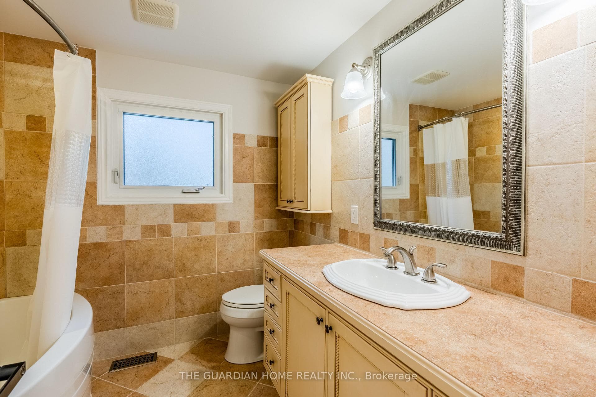 40 Sir Gawaine Place photo 27