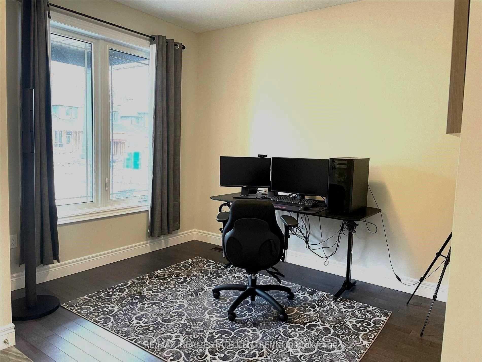 19 Tindall Crescent photo 3