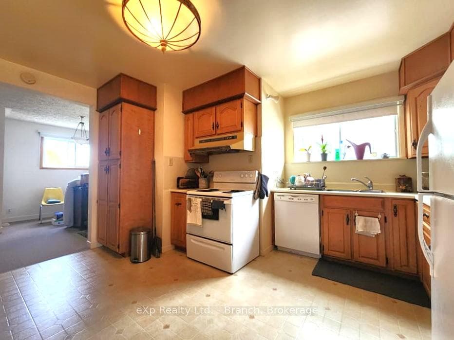 348 Birch Street photo 5