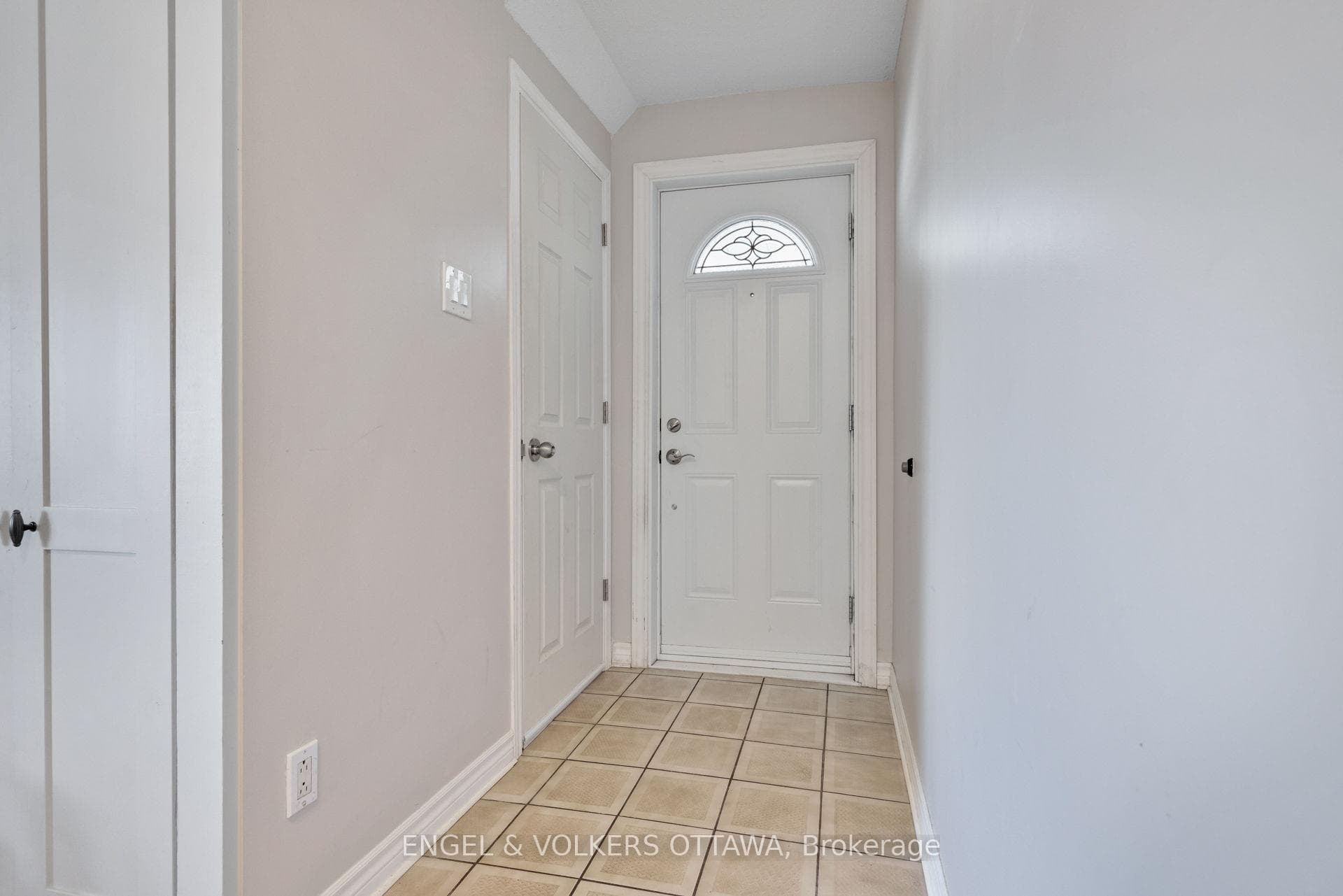 1311 S Avenue photo 4