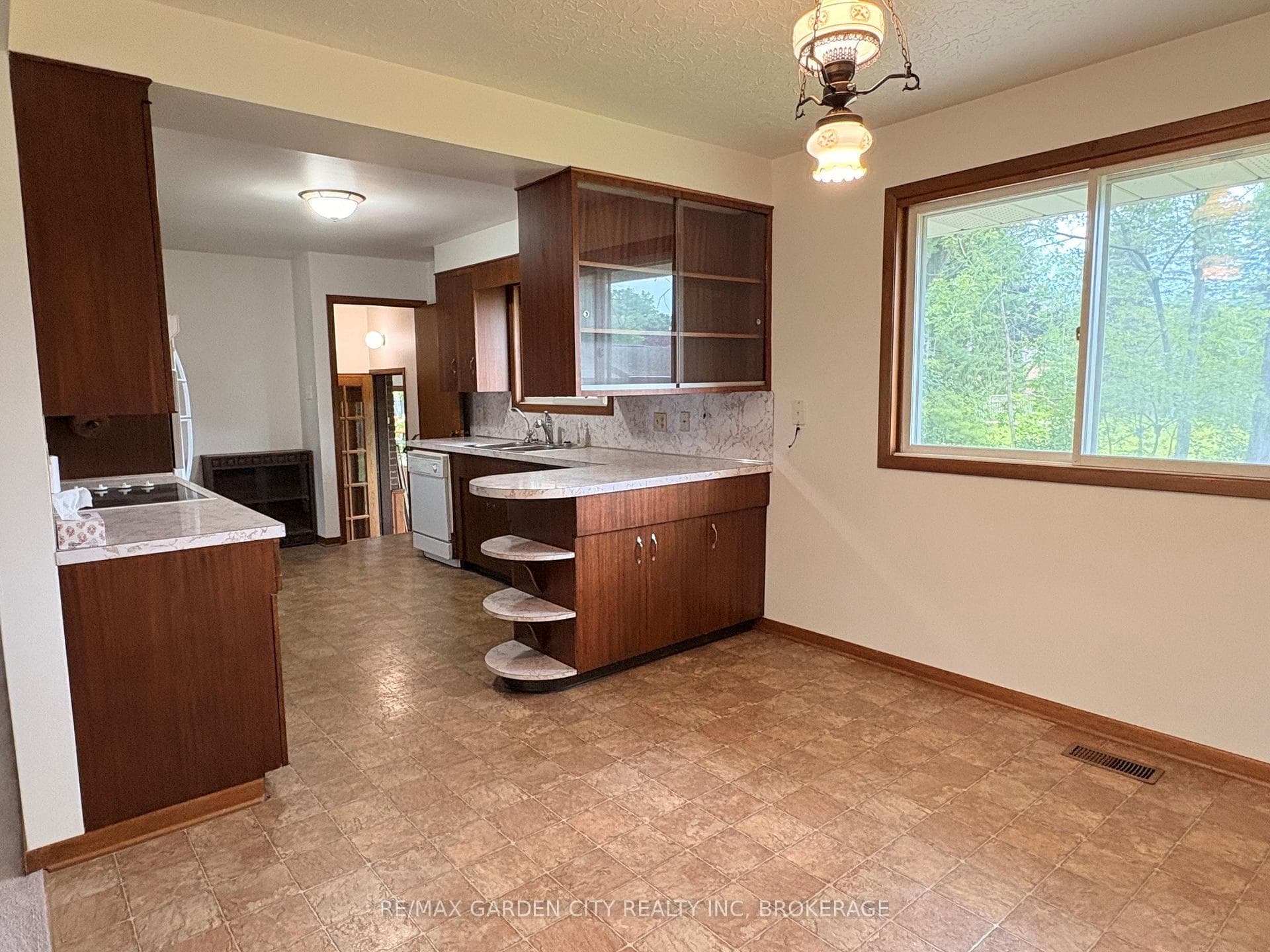51 Bacon Lane photo 9