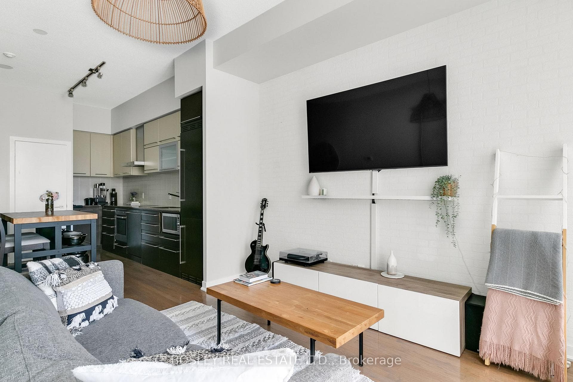 770 Bay Street Unit 2704 photo 10