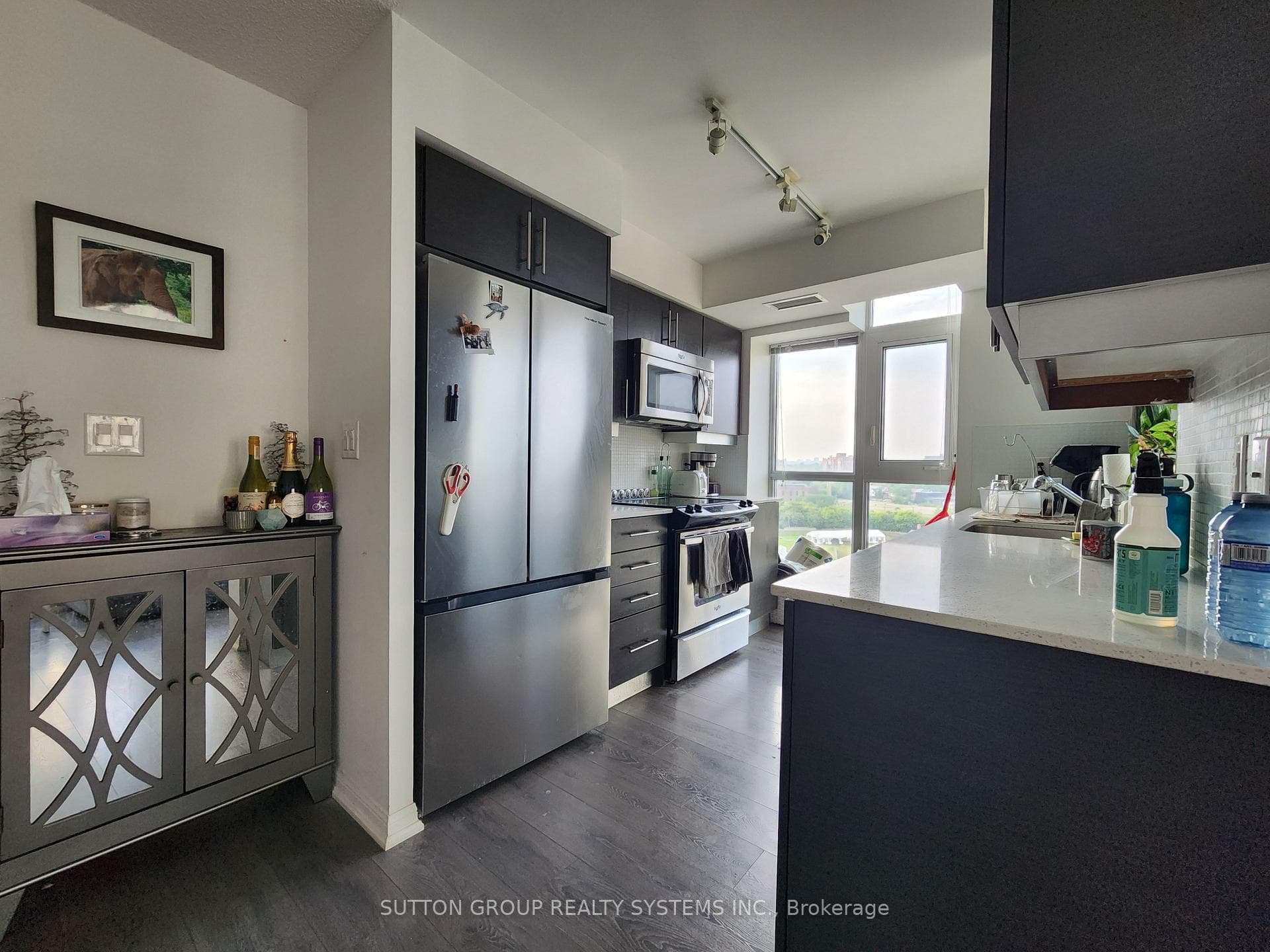 35 Bastion Street Unit 1719 photo 5