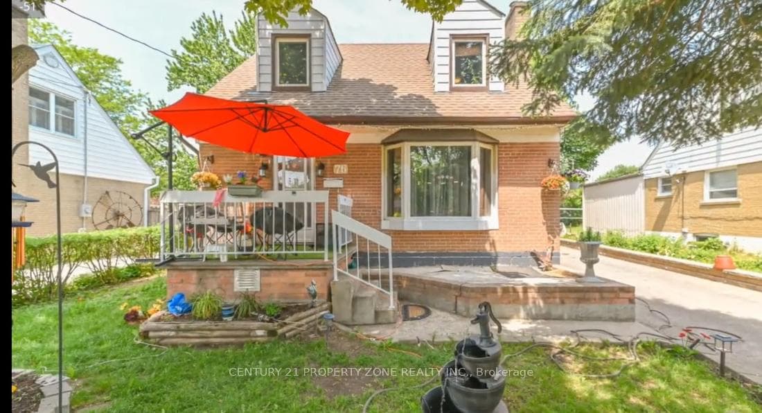 76 McCaul Street photo 1