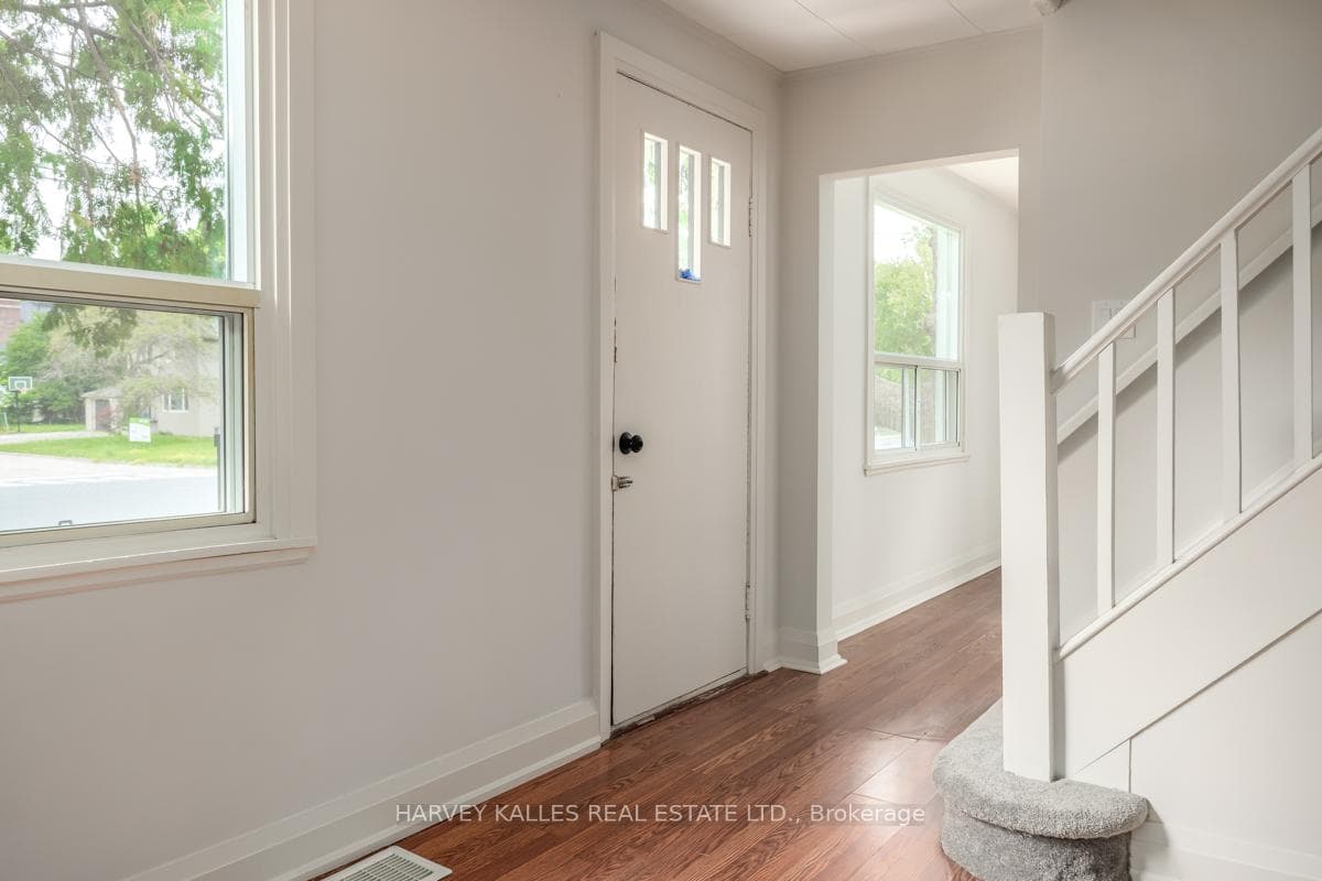 129 Major Mackenzie Drive photo 4