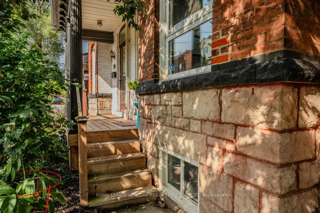 90 Peter Street photo 4