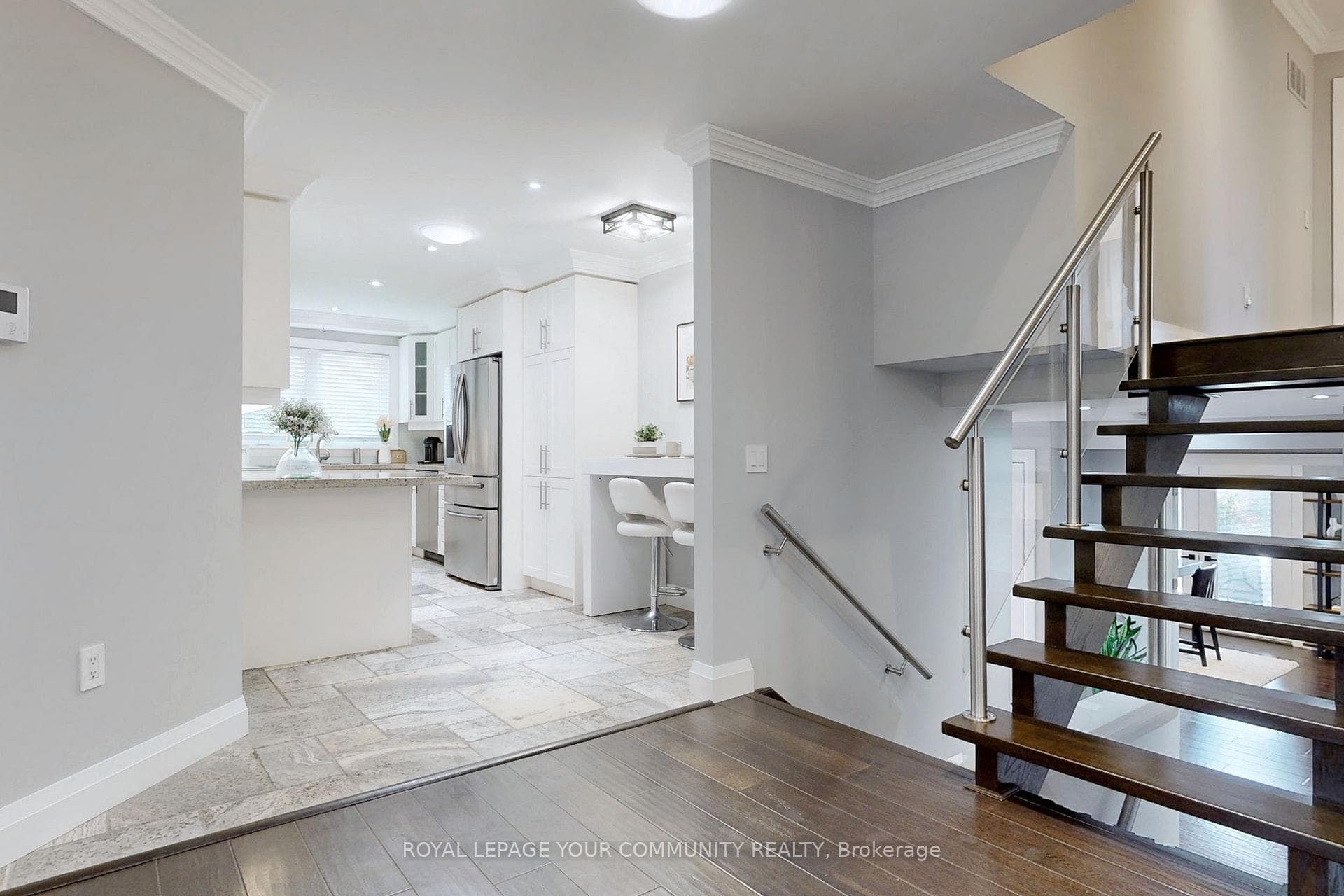 272 Third Line photo 19
