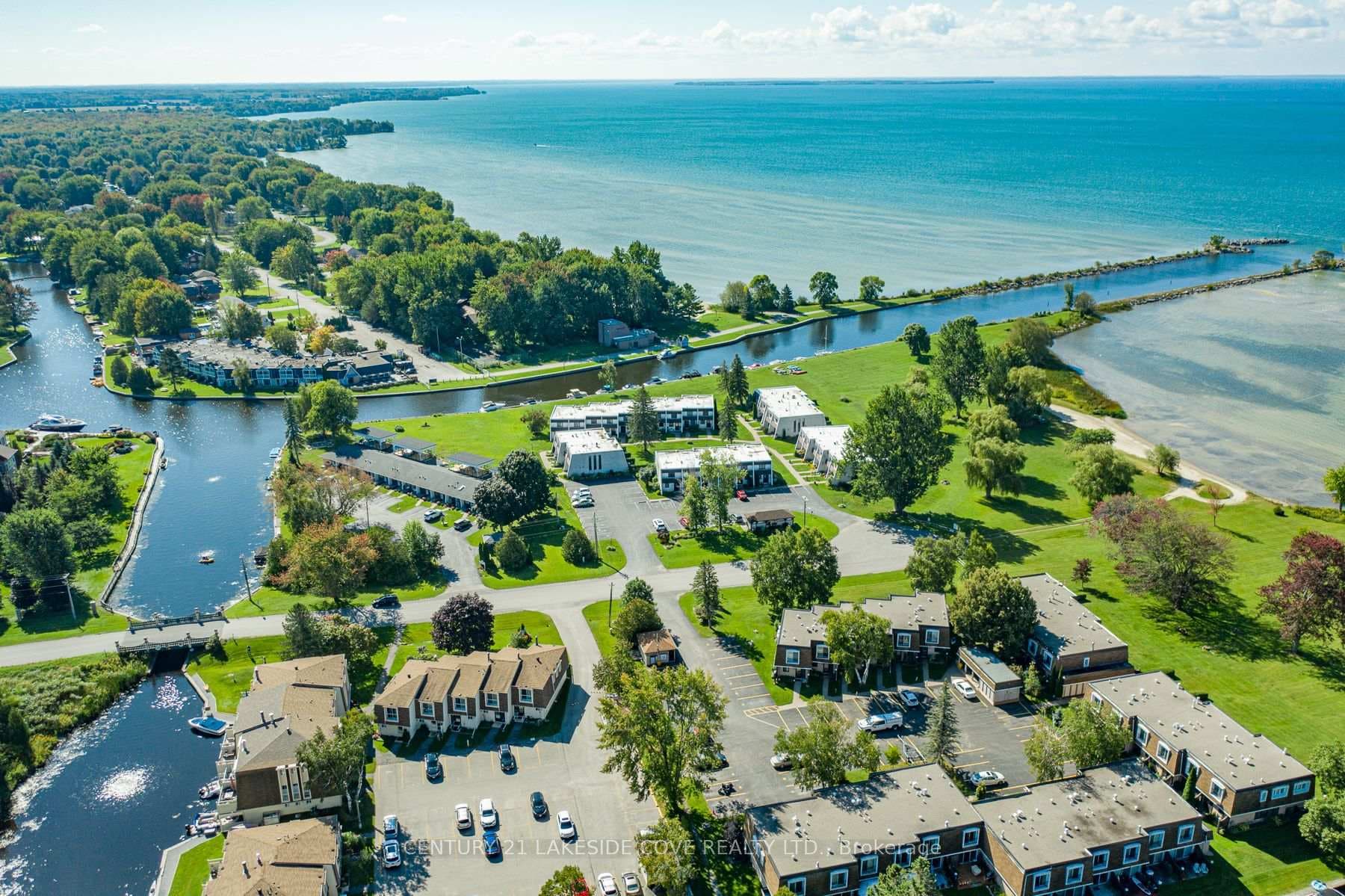 Paradise Blvd