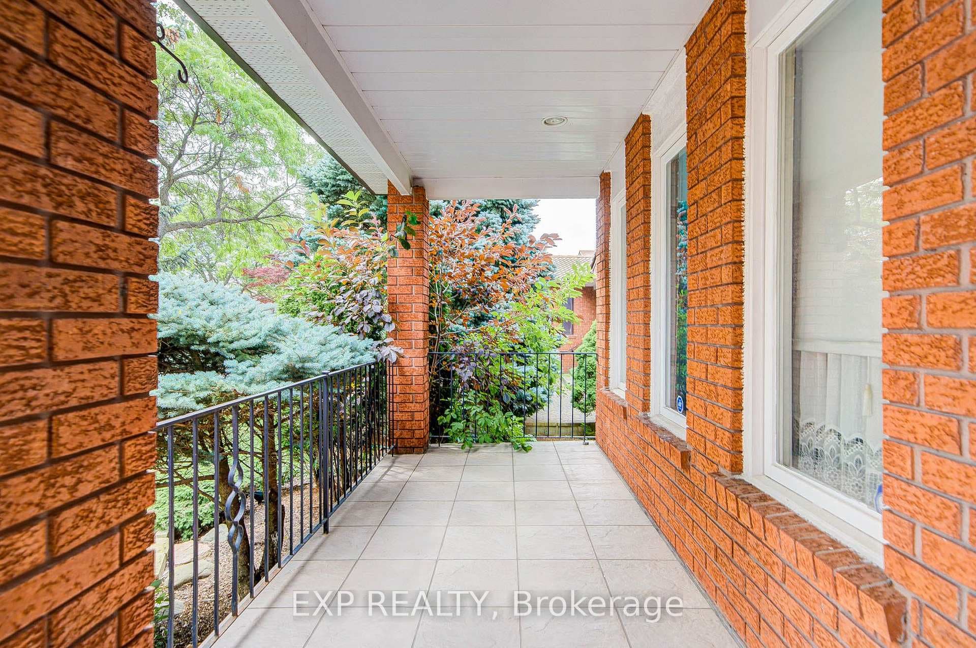 46 Eden Avenue photo 3