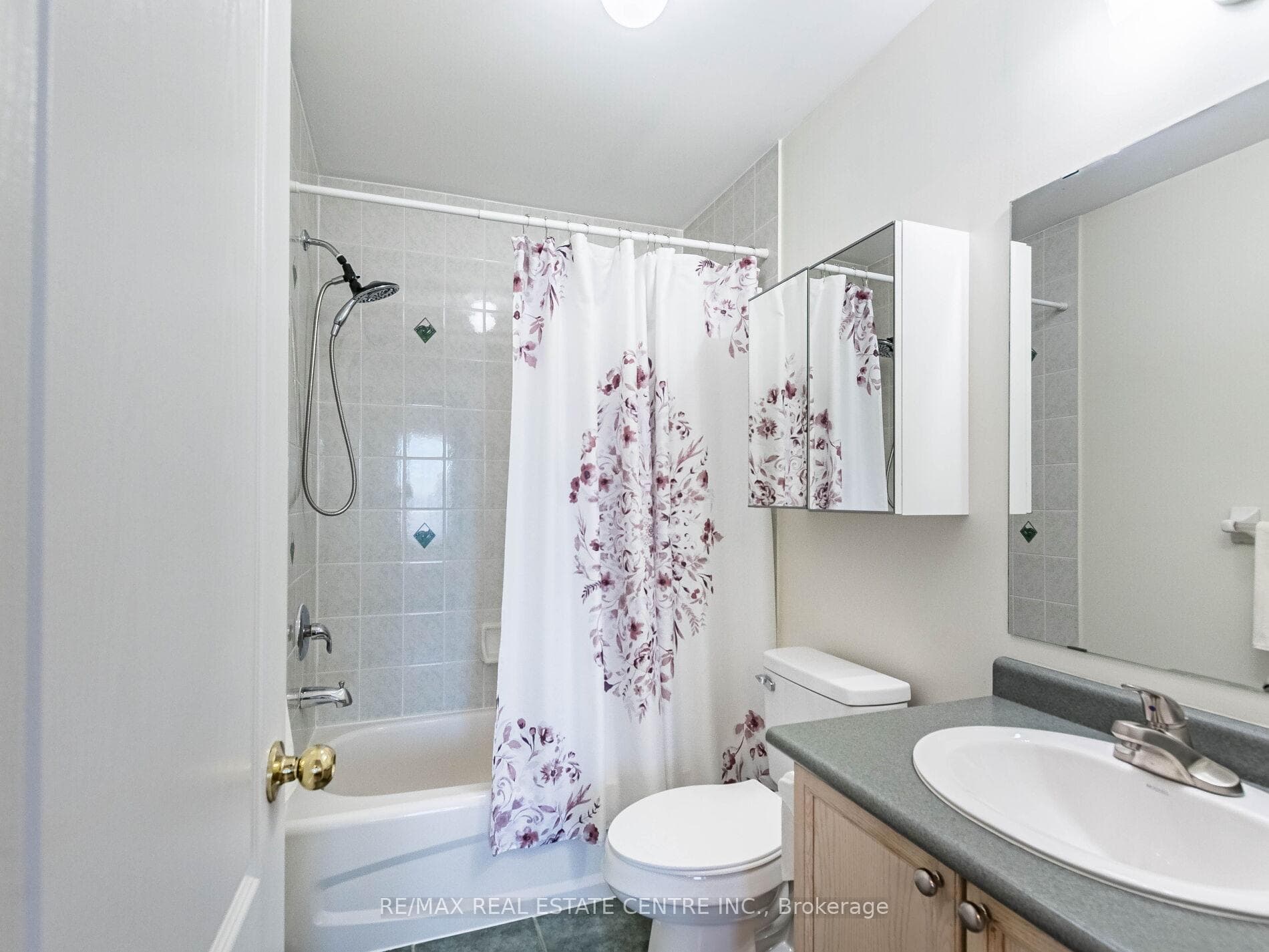 Primary bedroom ensuite