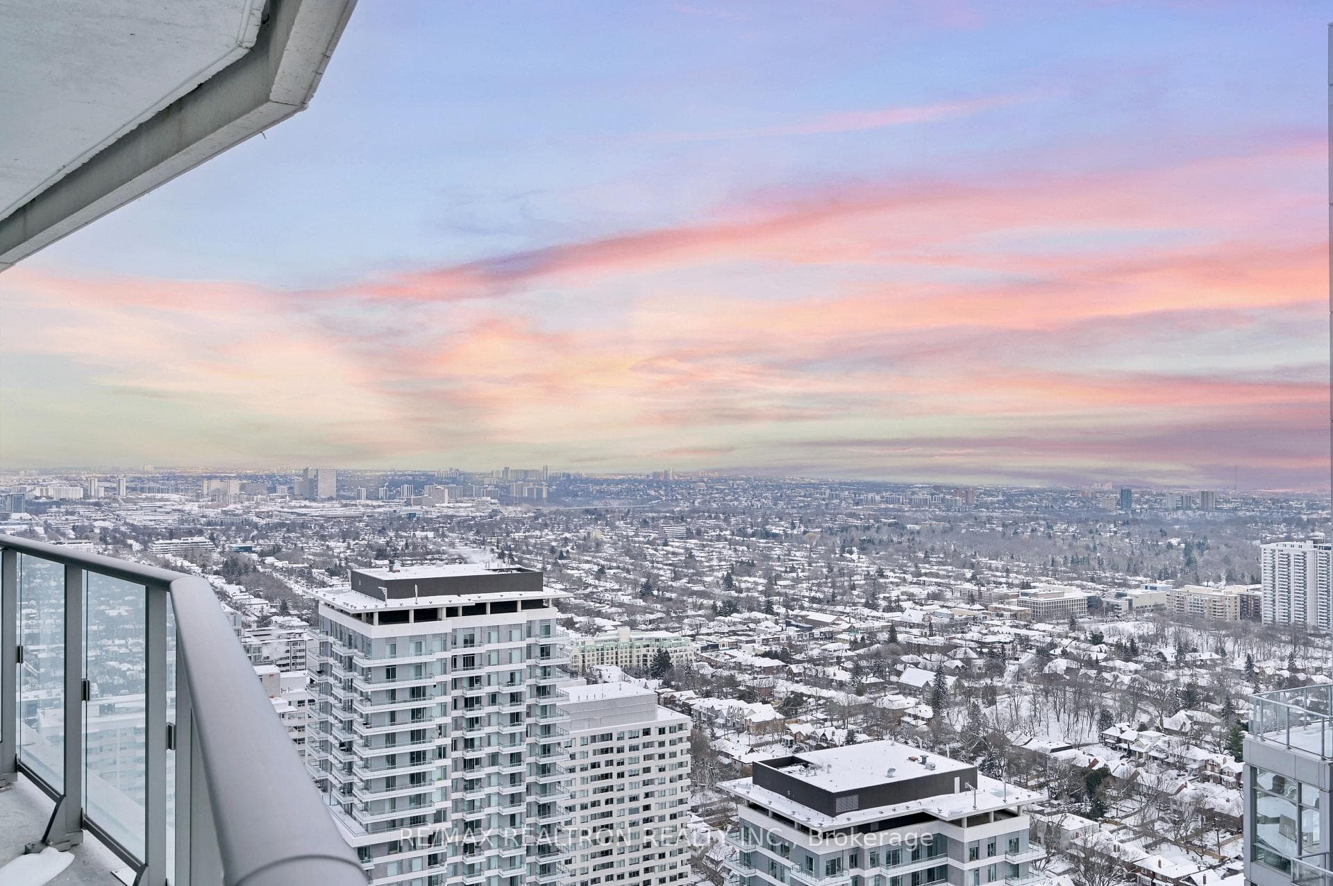 2221 Yonge Street Unit 4205 photo 29