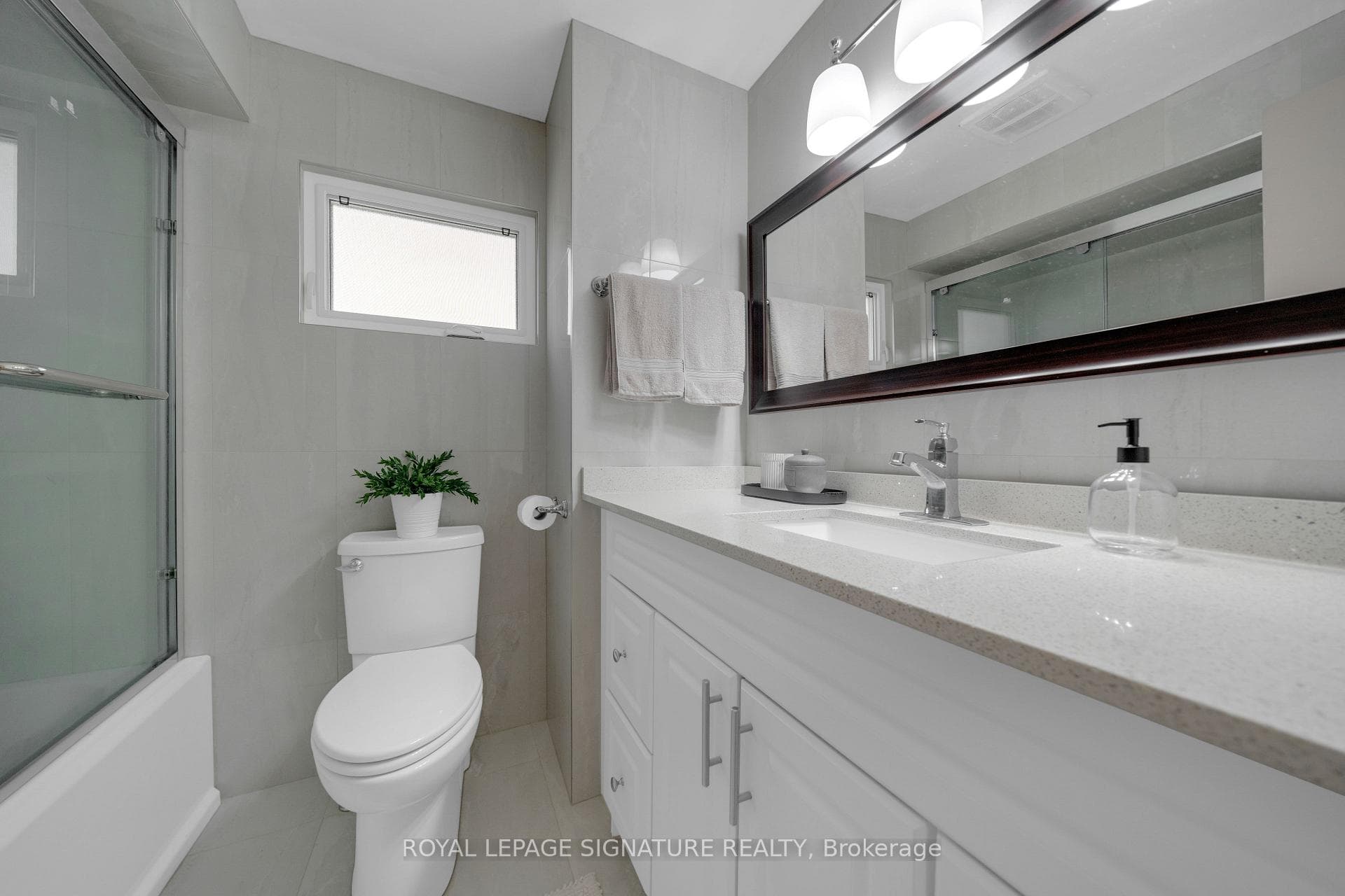 Modern 4-Piece Bathroom