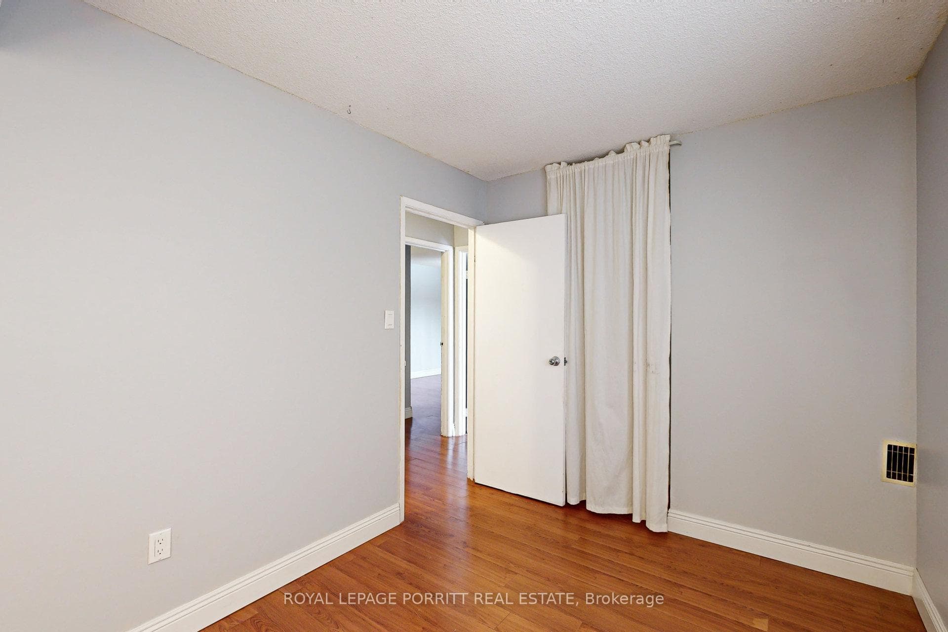 3835 Lake Shore Boulevard Unit 104 photo 30