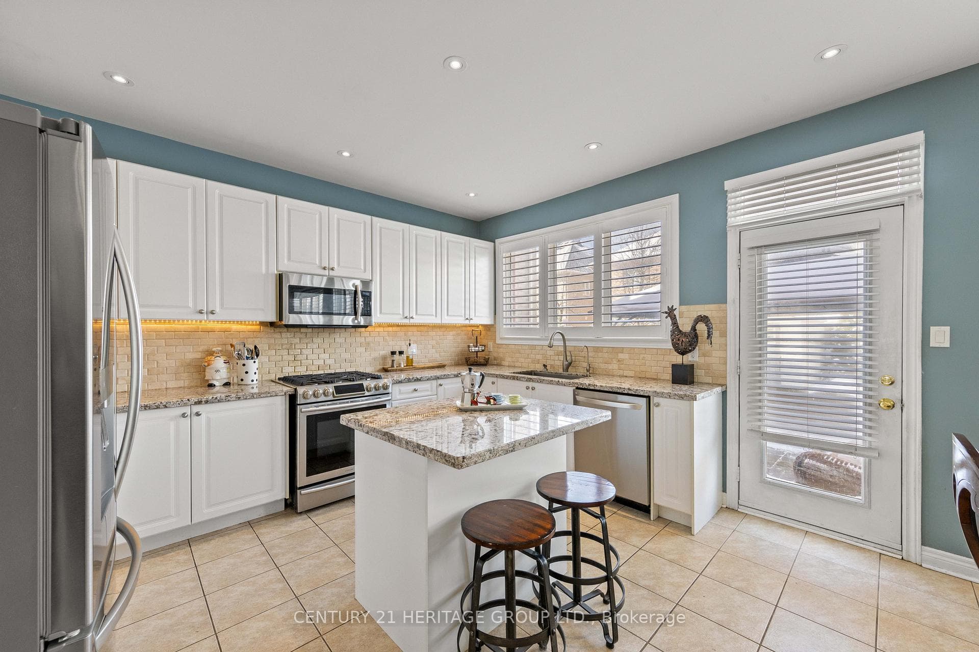 170 West Lawn Crescent photo 14