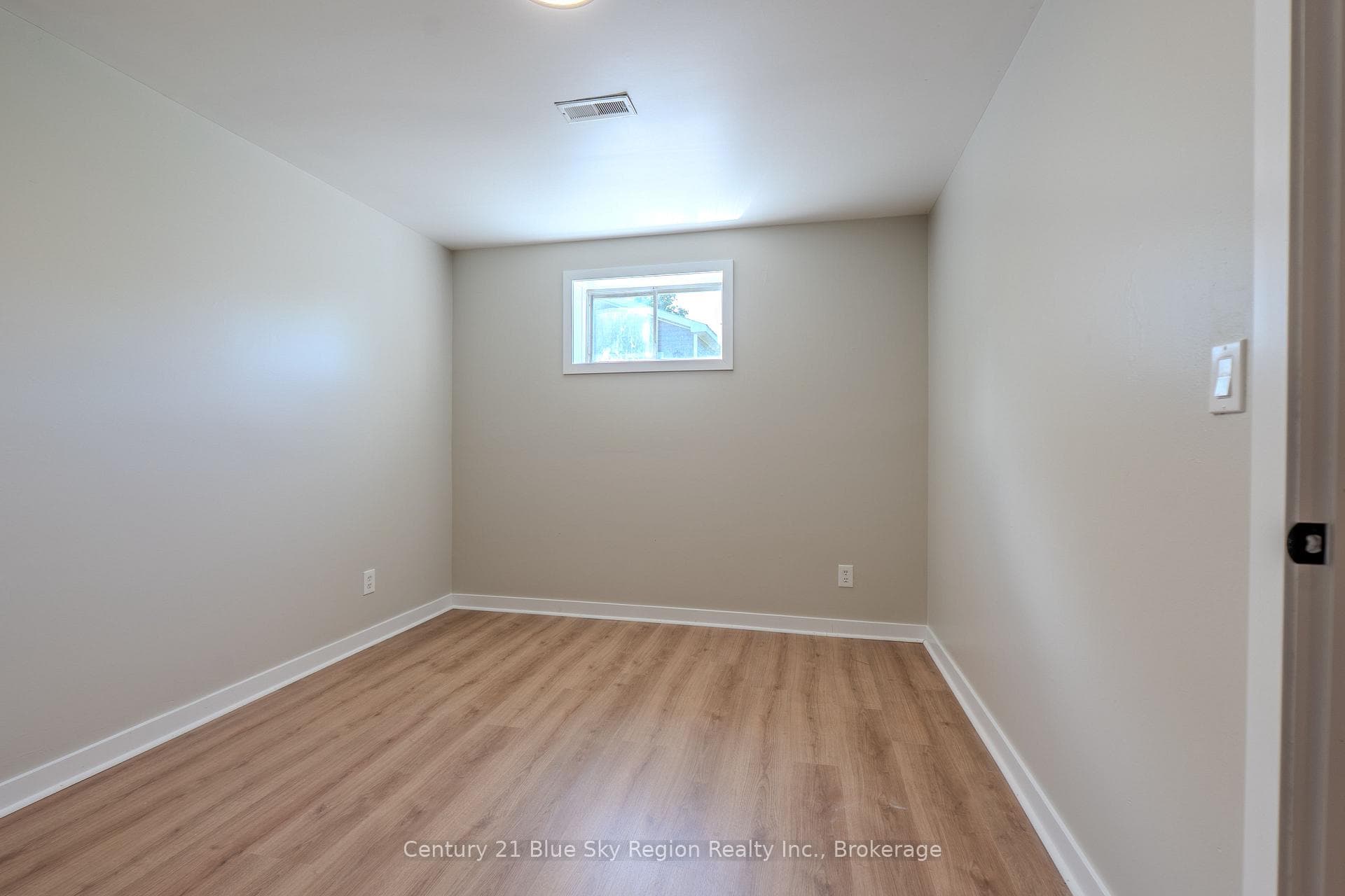 418 Laurier Street photo 39
