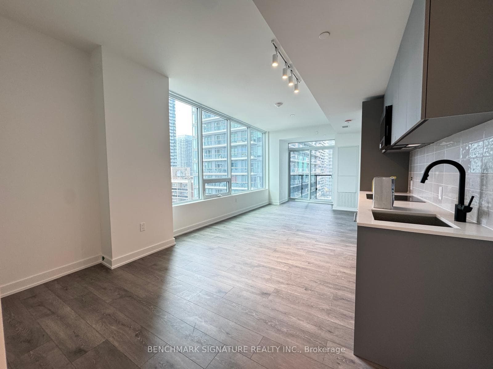 117 Broadway Avenue Unit 1702 photo 1